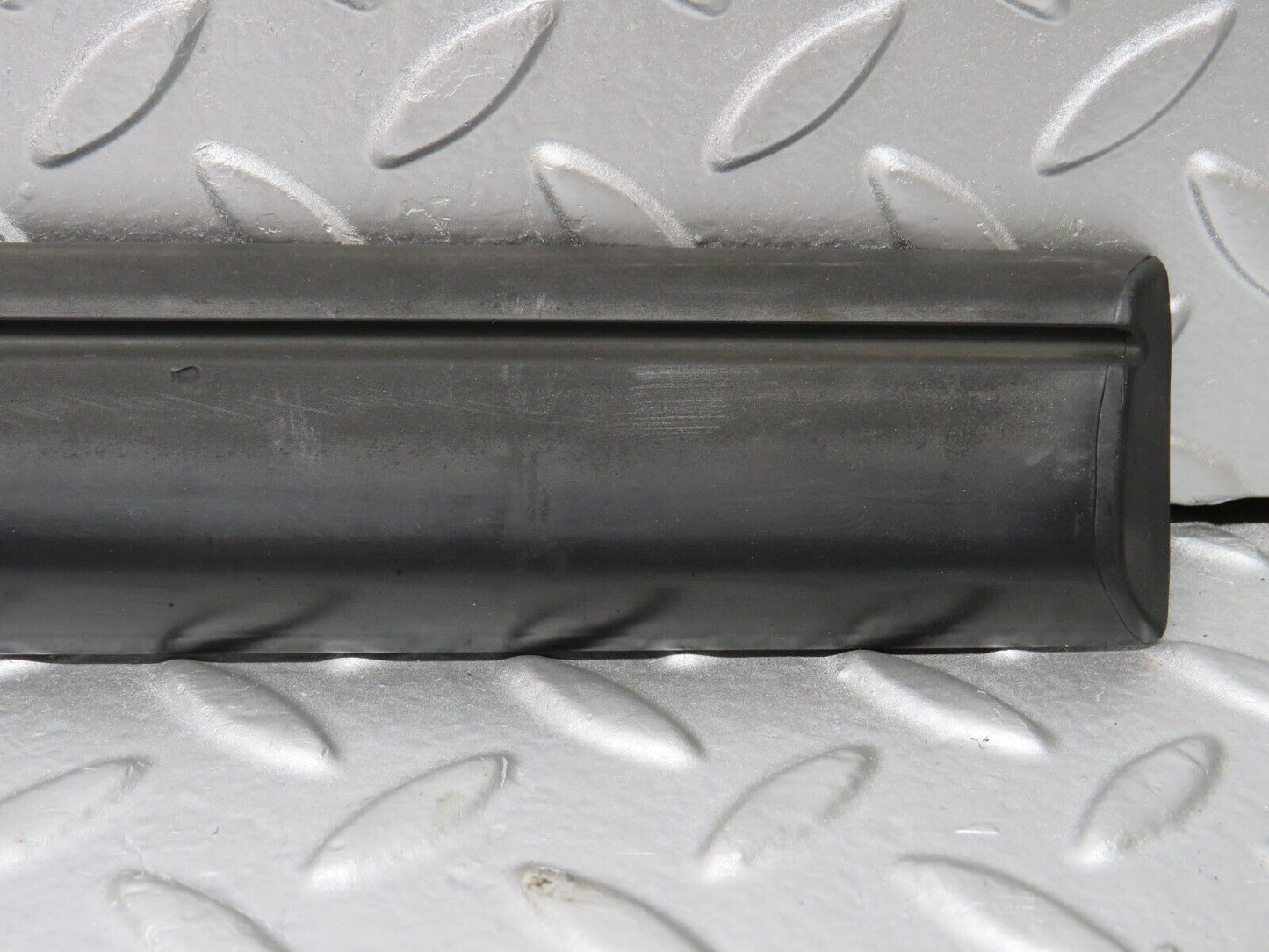 33957 Mercedes-Benz W124 260E Rear Right Door Centre Moulding Trim