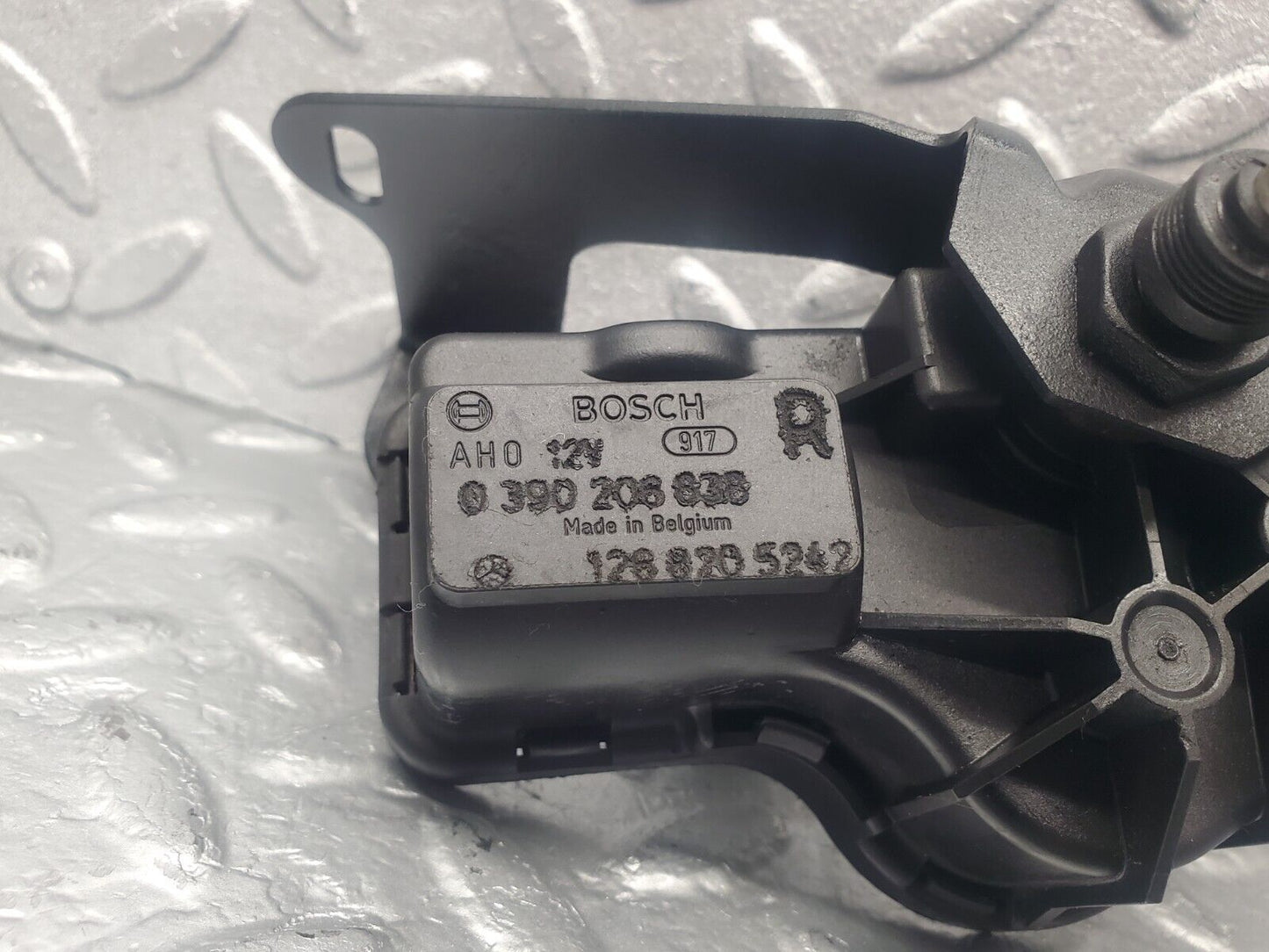 46034 Mercedes-Benz W126 420SE Headlight Wiper Motor Bosch Right 1268205242 0390206838