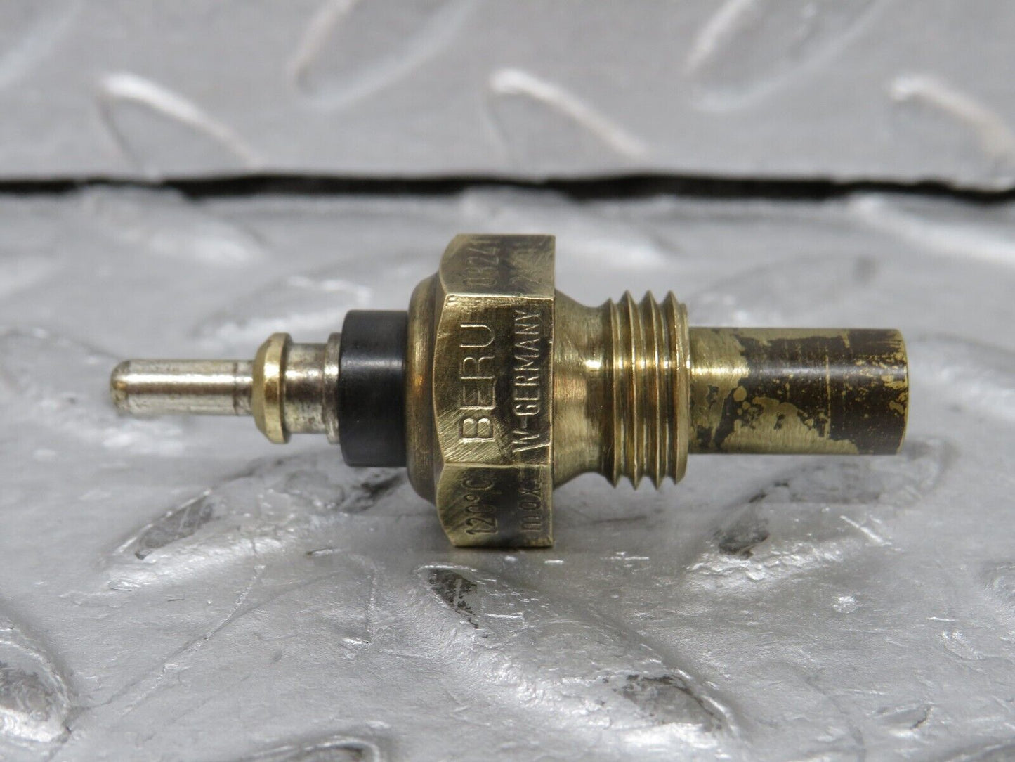 37144 Mercedes-Benz C126 420SEC Coupe Coolant Temperature Sensor 0824121001 005542617