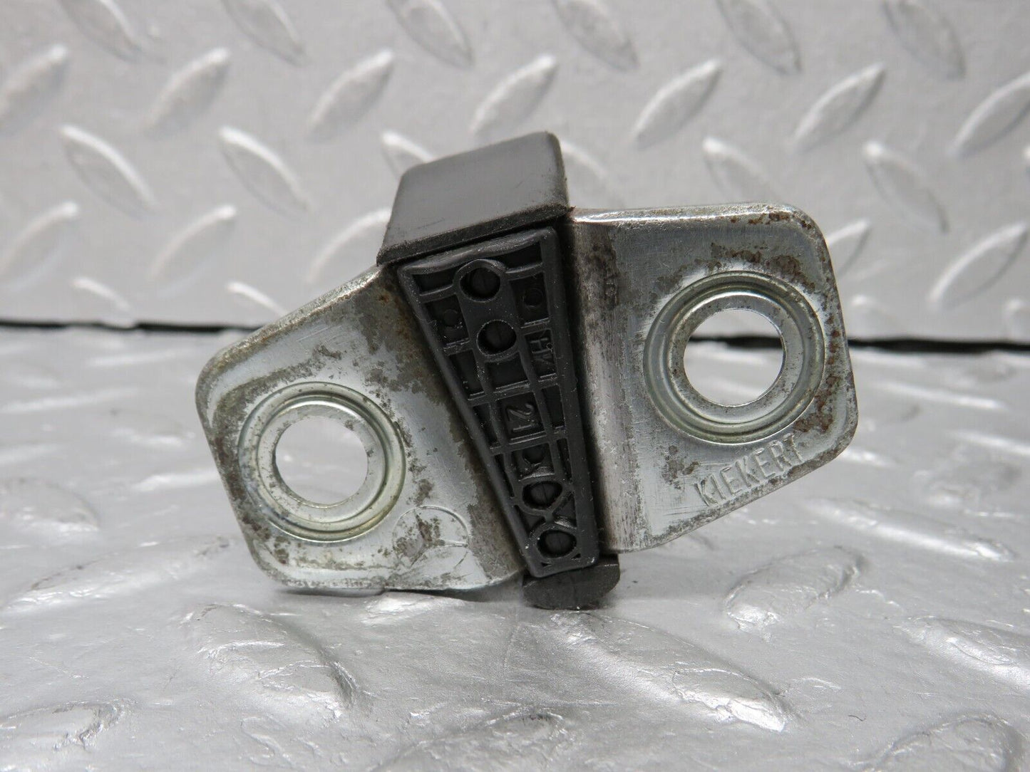 38061 Mercedes-Benz A124 320E Cabriolet Door Lock Latch