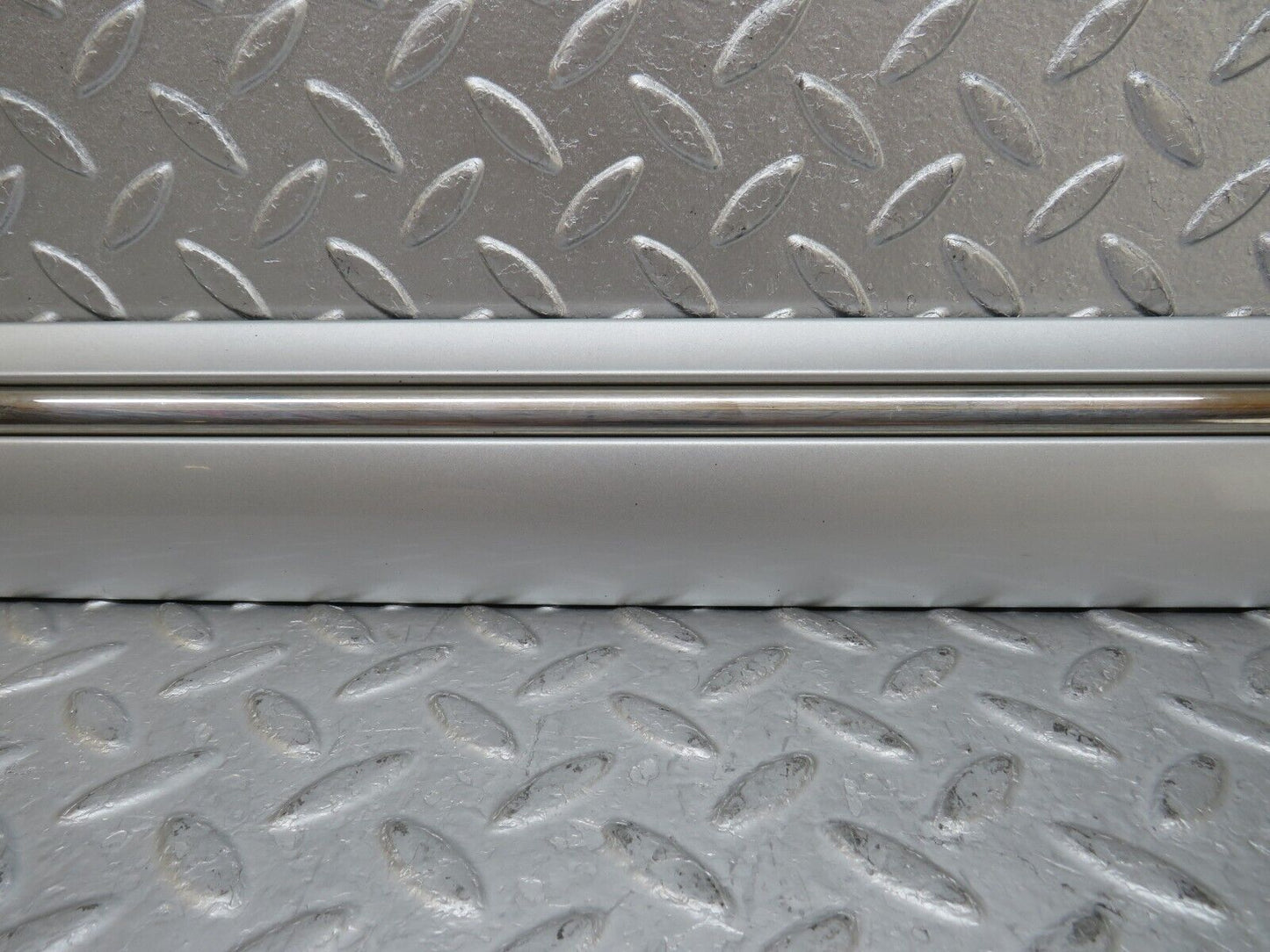 35013 Mercedes-Benz W210 320E Front Left Door Centre Moulding Trim 2106900382