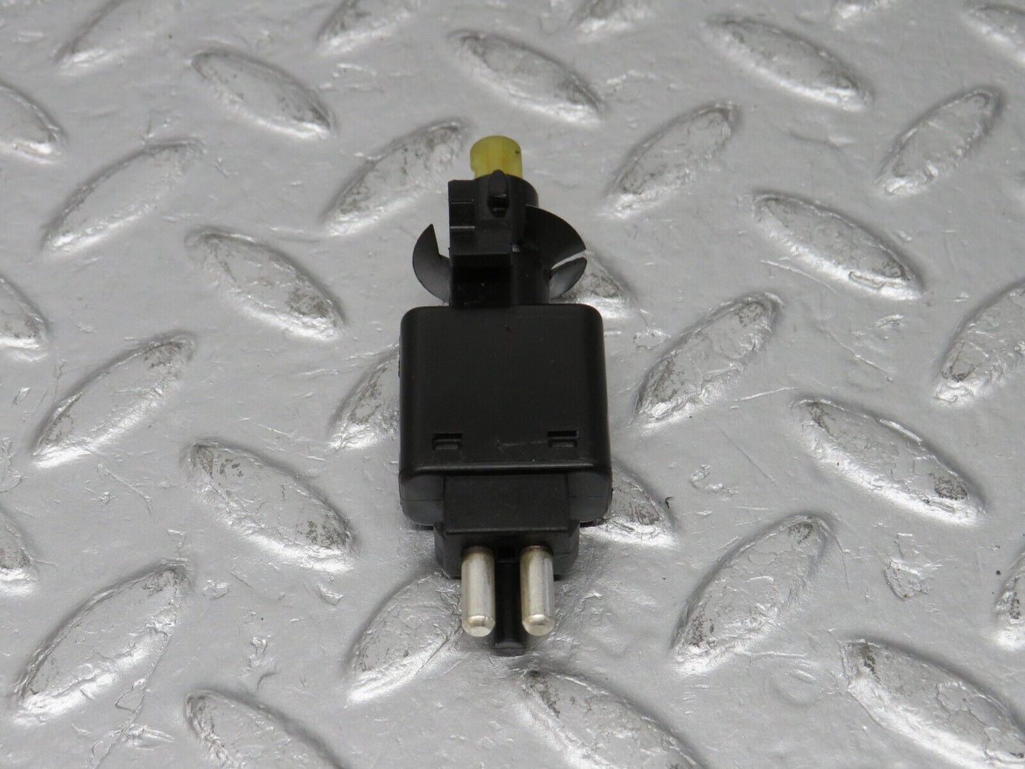 38846 Mercedes-Benz W201 190E 2.6L Brake Light Switch 0005457709