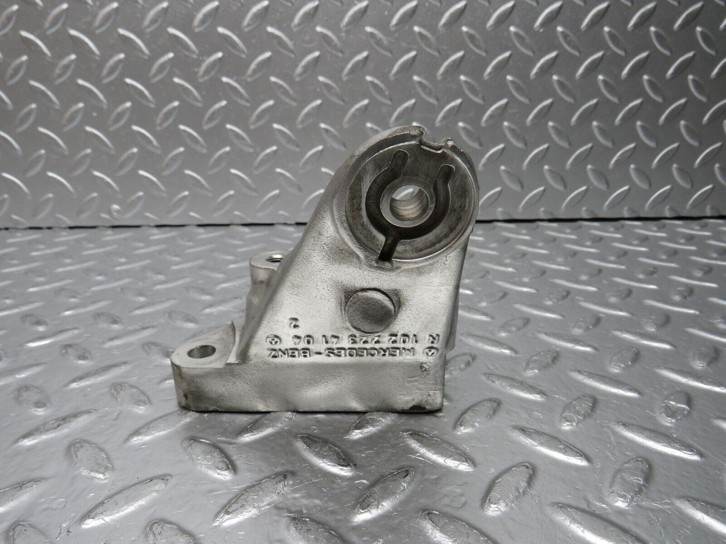 30732 Mercedes-Benz W201 190E 2.0L Engine Mount Bracket Left Side 1022234104