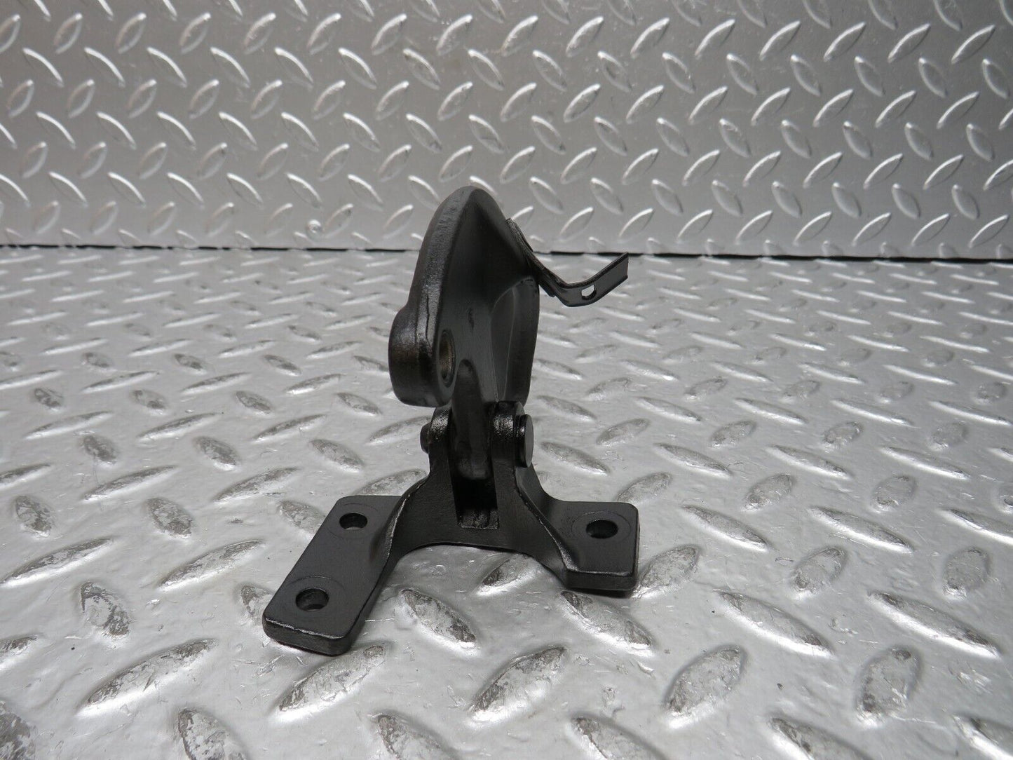 28400 Mercedes-Benz S123 240D Wagon Tailgate Hinge Right 1237400137
