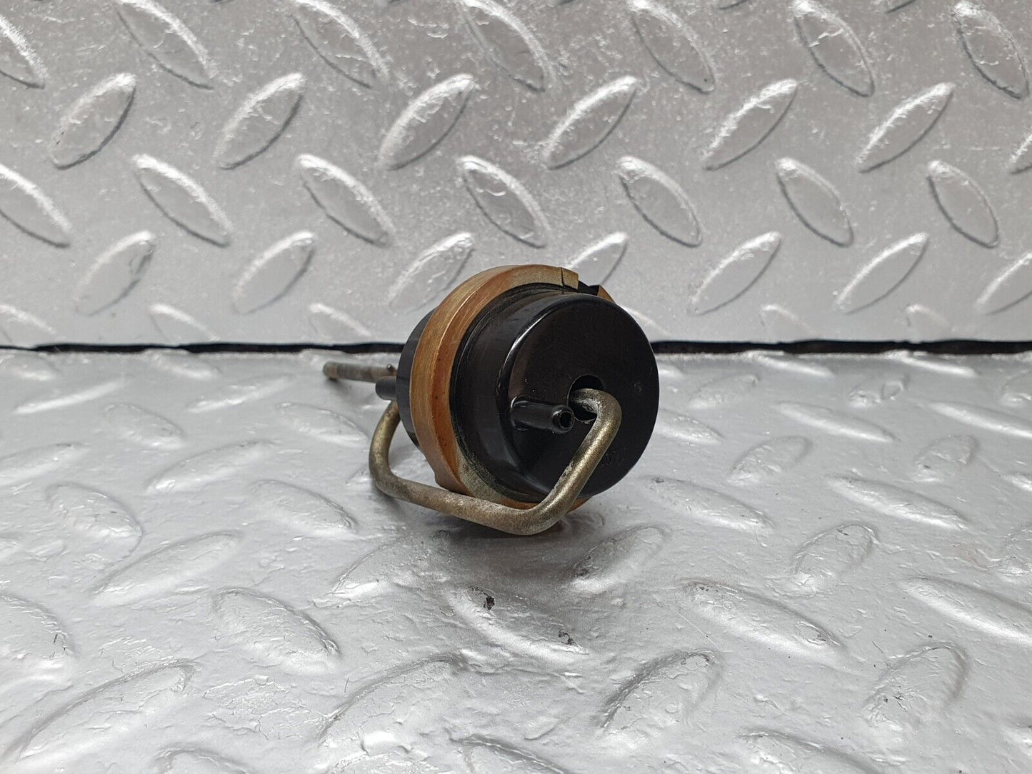 43126 Mercedes-Benz W108 280SE Fuel Tank Flap Cap Vacuum Actuator
