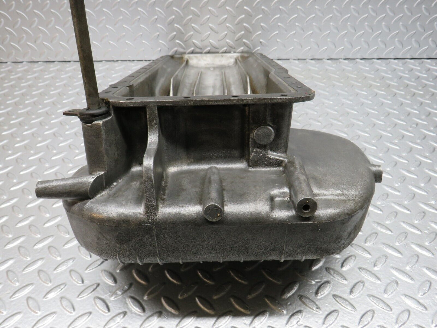32960 Mercedes-Benz C107 R107 450 V8 Oil Pan Oil Sump 1160105113