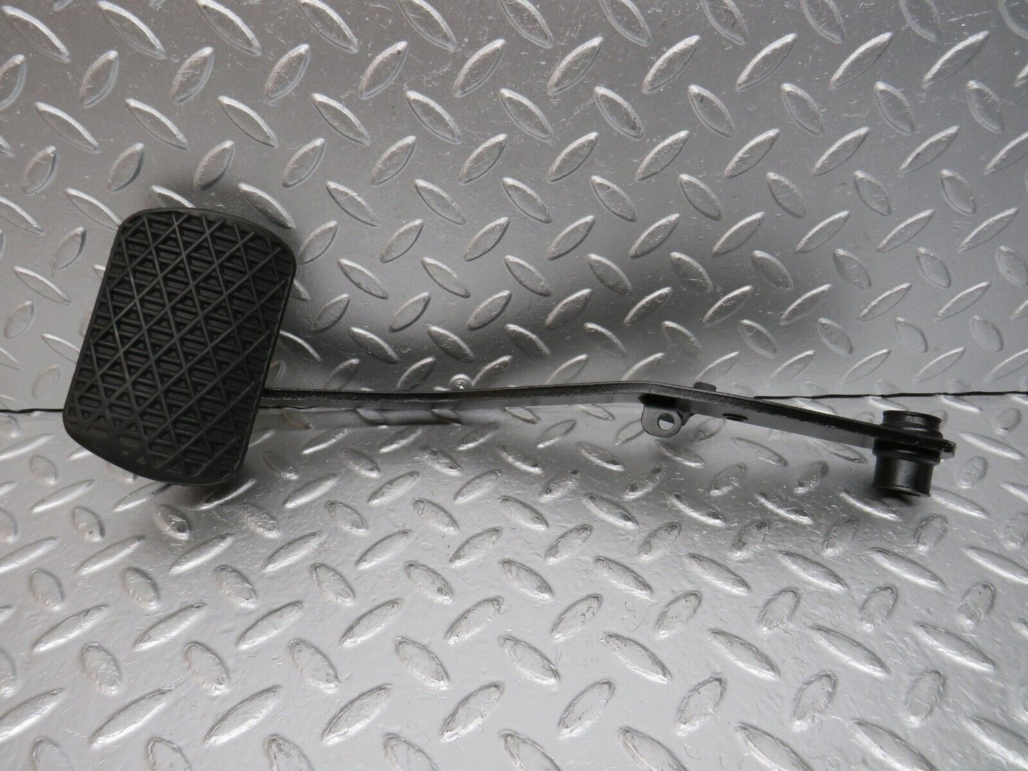32553 Mercedes-Benz S124 300TE Wagon Brake Pedal With Rubber 1232910082