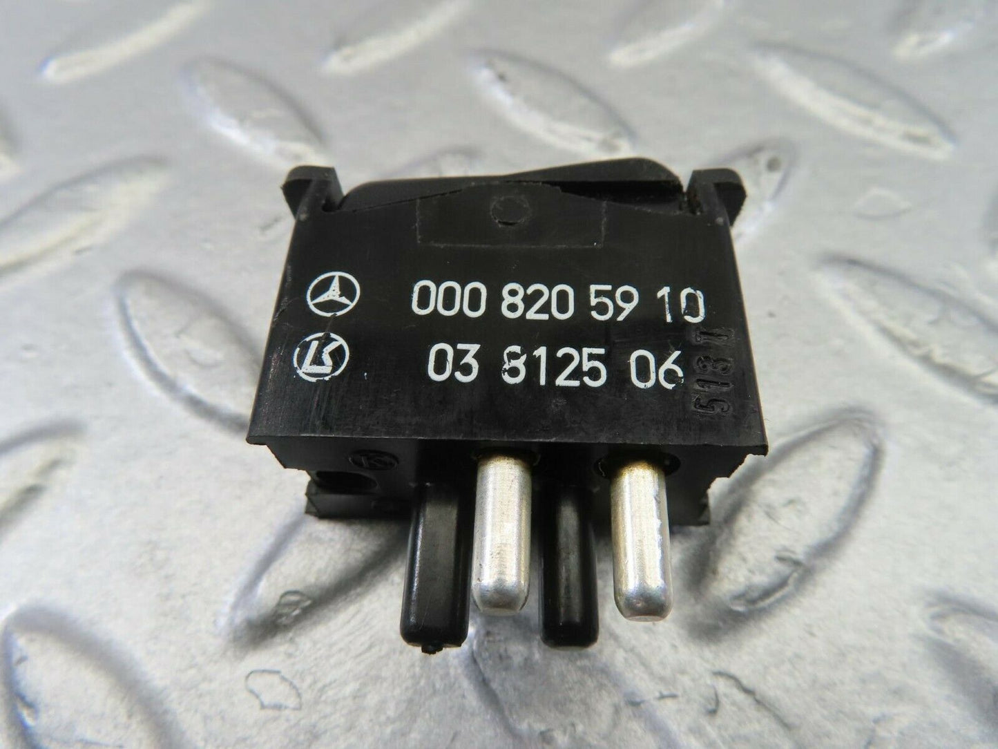 10739 Mercedes-Benz C123 280CE Coupe Interior Light Switch 0008205910