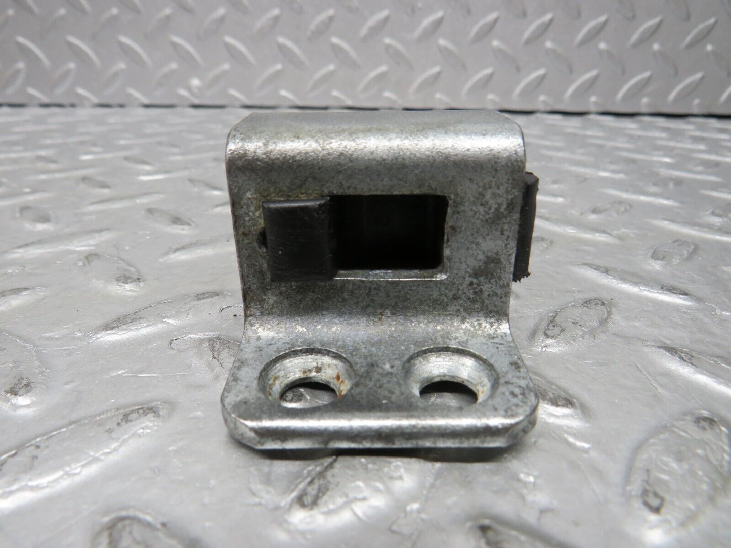 37093 Mercedes-Benz C126 420SEC Coupe Door Lock Latch Left