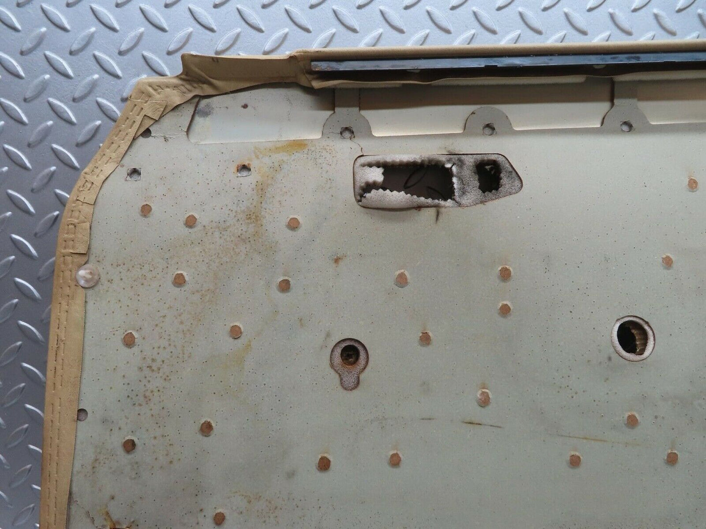 13509 Mercedes-Benz W123 200 Front Left Door Card Cream