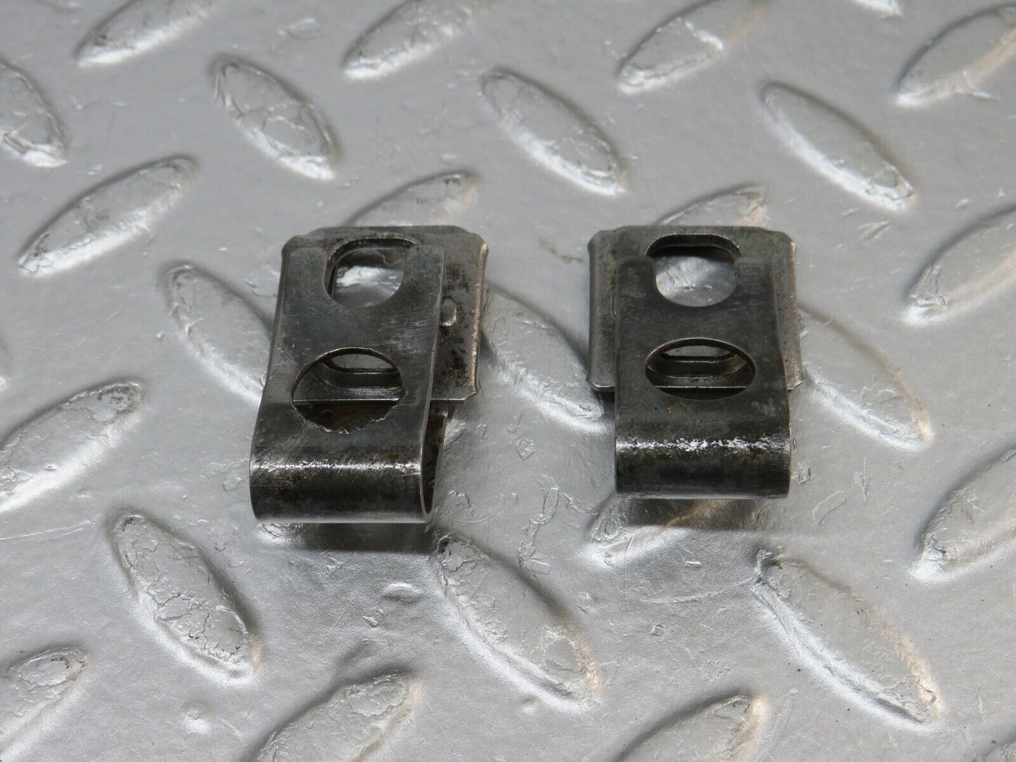 34481 Mercedes-Benz C126 380SEC Coupe Fuel Injector Bracket