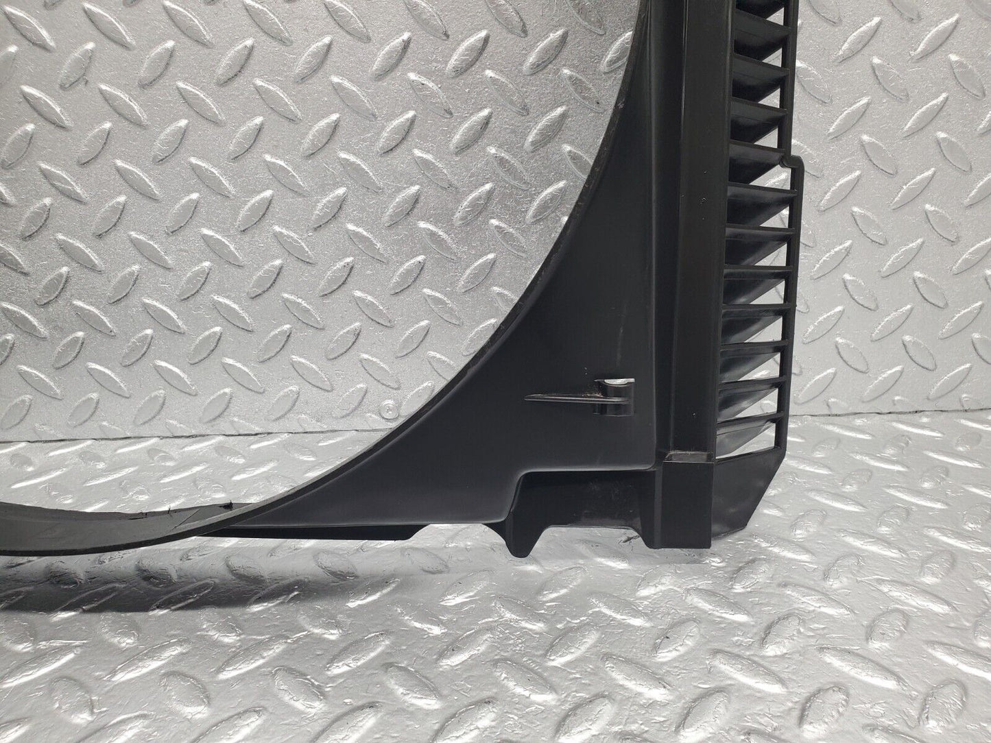 46406 Mercedes-Benz C123 280CE Coupe Radiator Fan Shroud Cover 1235051655