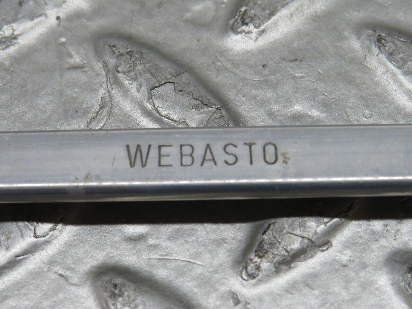 28470 Mercedes-Benz S123 240D Wagon Sunroof Chrome Trim