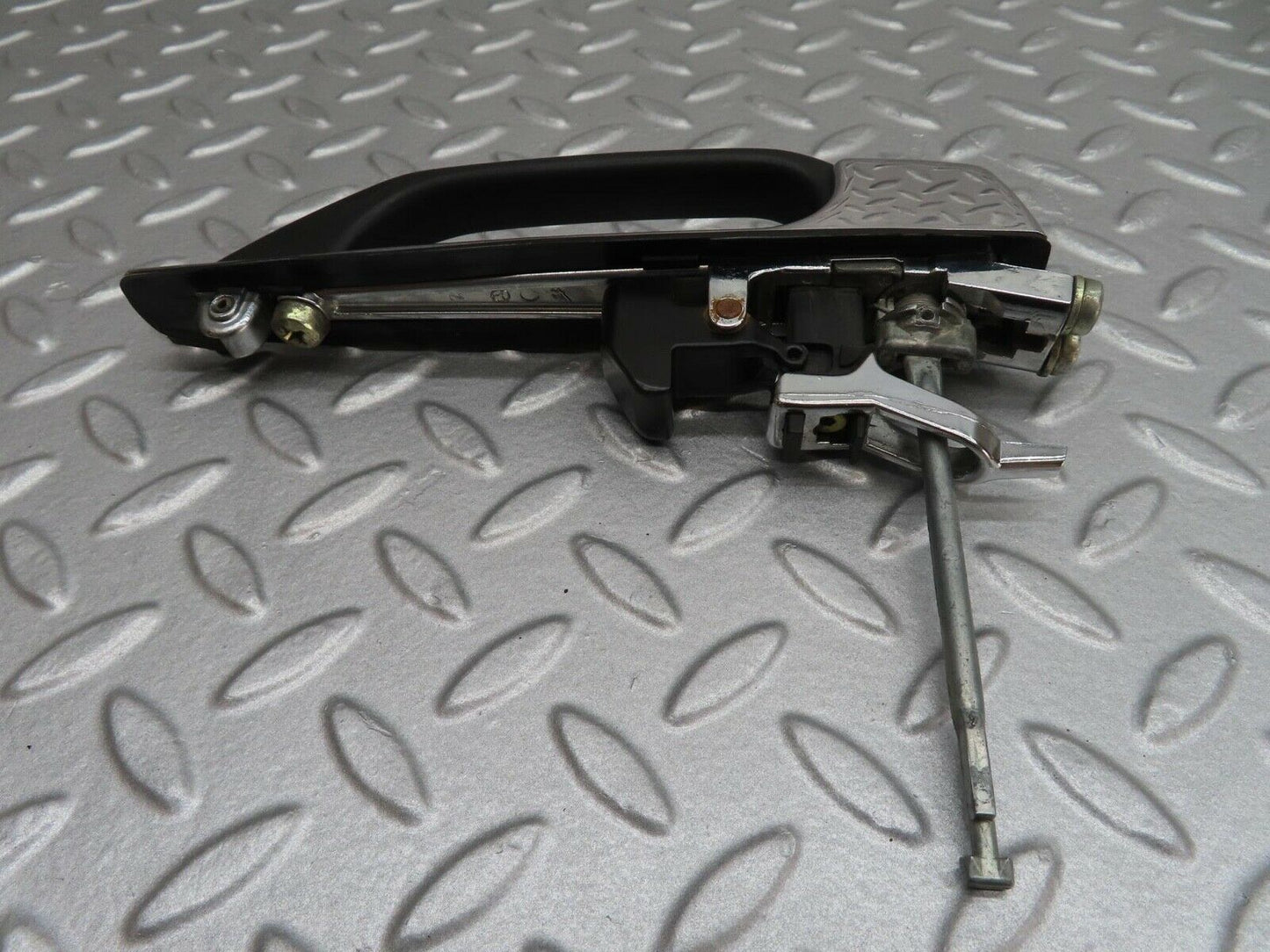 15968 Mercedes-Benz W123 280E Front Left Exterior Door Handle No Key
