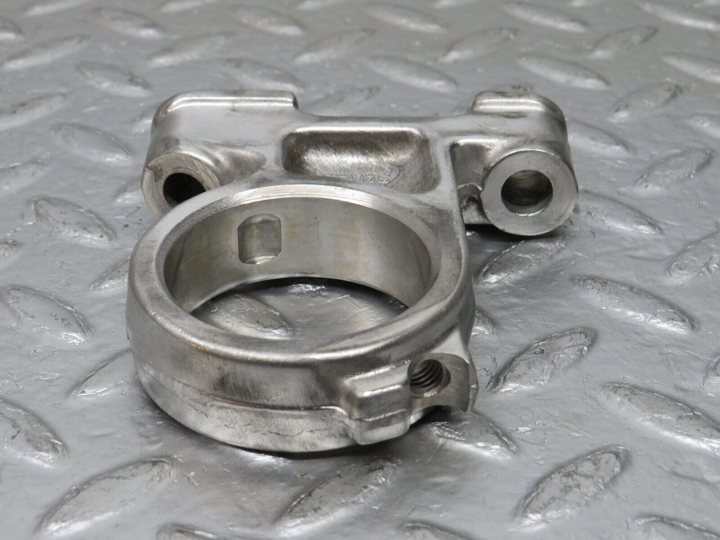 32998 Mercedes-Benz C107 R107 350 V8 Camshaft Tower Bearing 1160512112