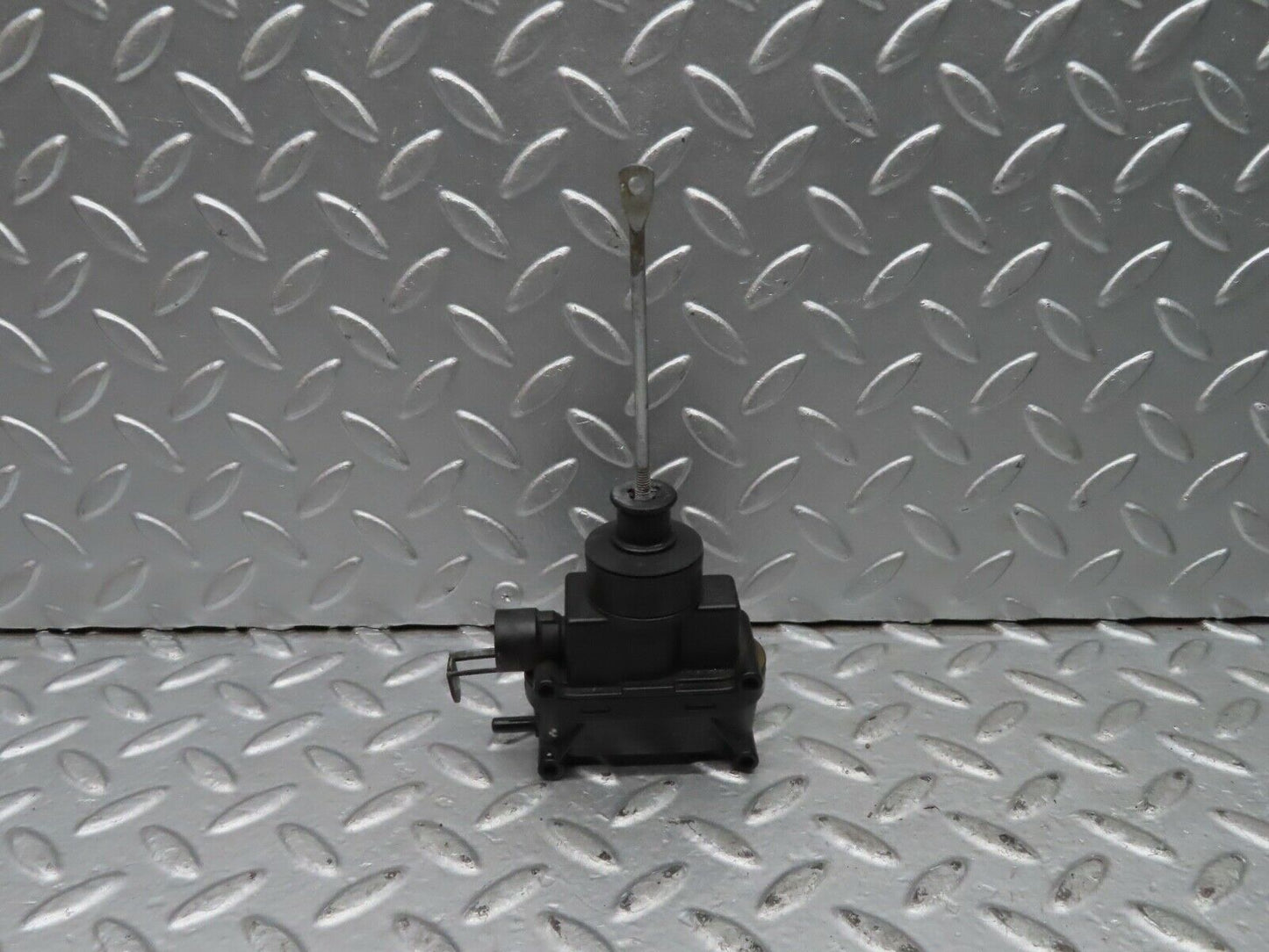 21443 Mercedes-Benz W126 300SE Front Door Lock Vacuum Actuator