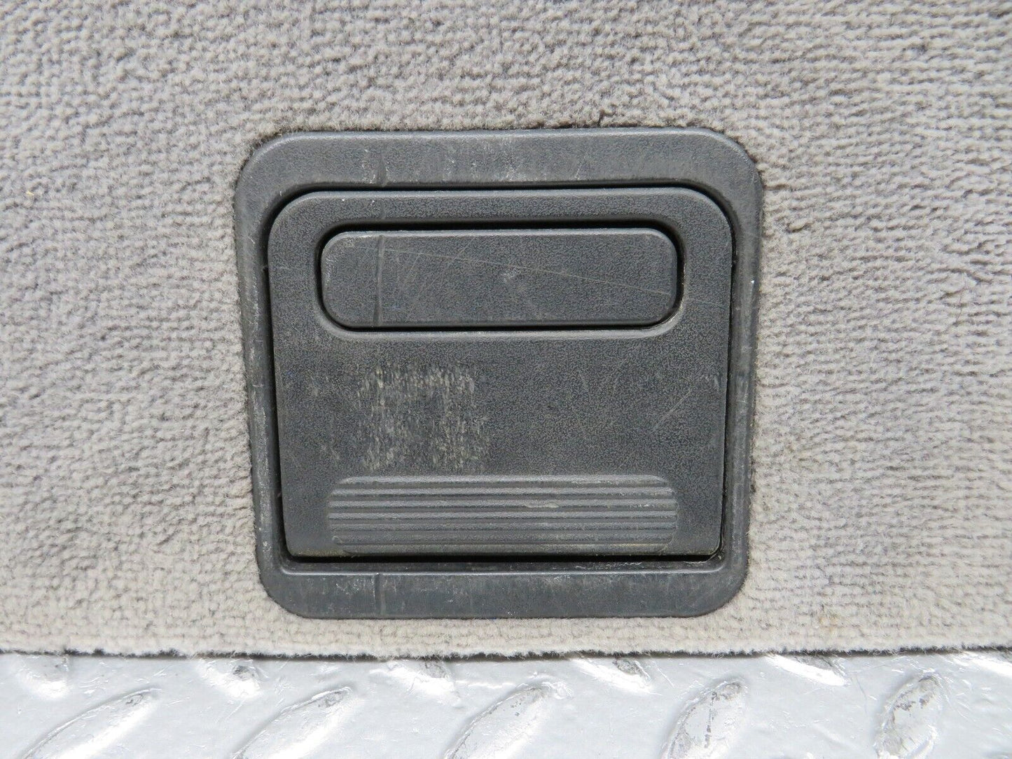 31500 Mercedes-Benz S124 220TE Wagon Third Seat Bench 1249300194
