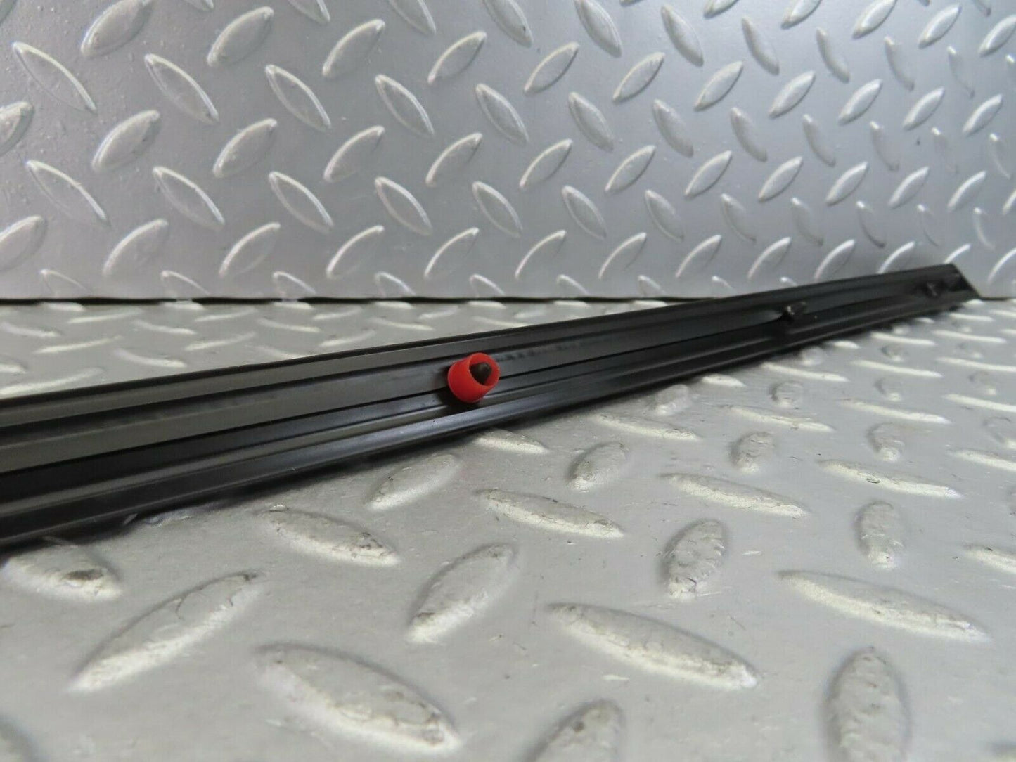 10251 Mercedes-Benz W123 Rear Left Door Centre Moulding Trim