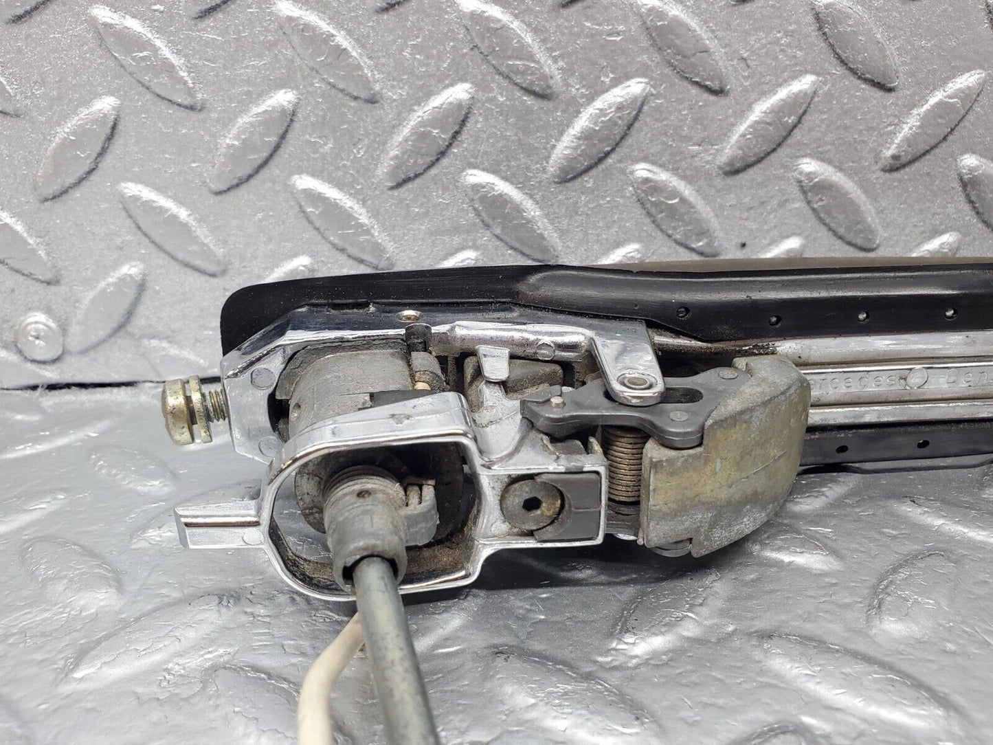 45645 Mercedes-Benz W126 420SE Front Right Door Exterior Handle No Key