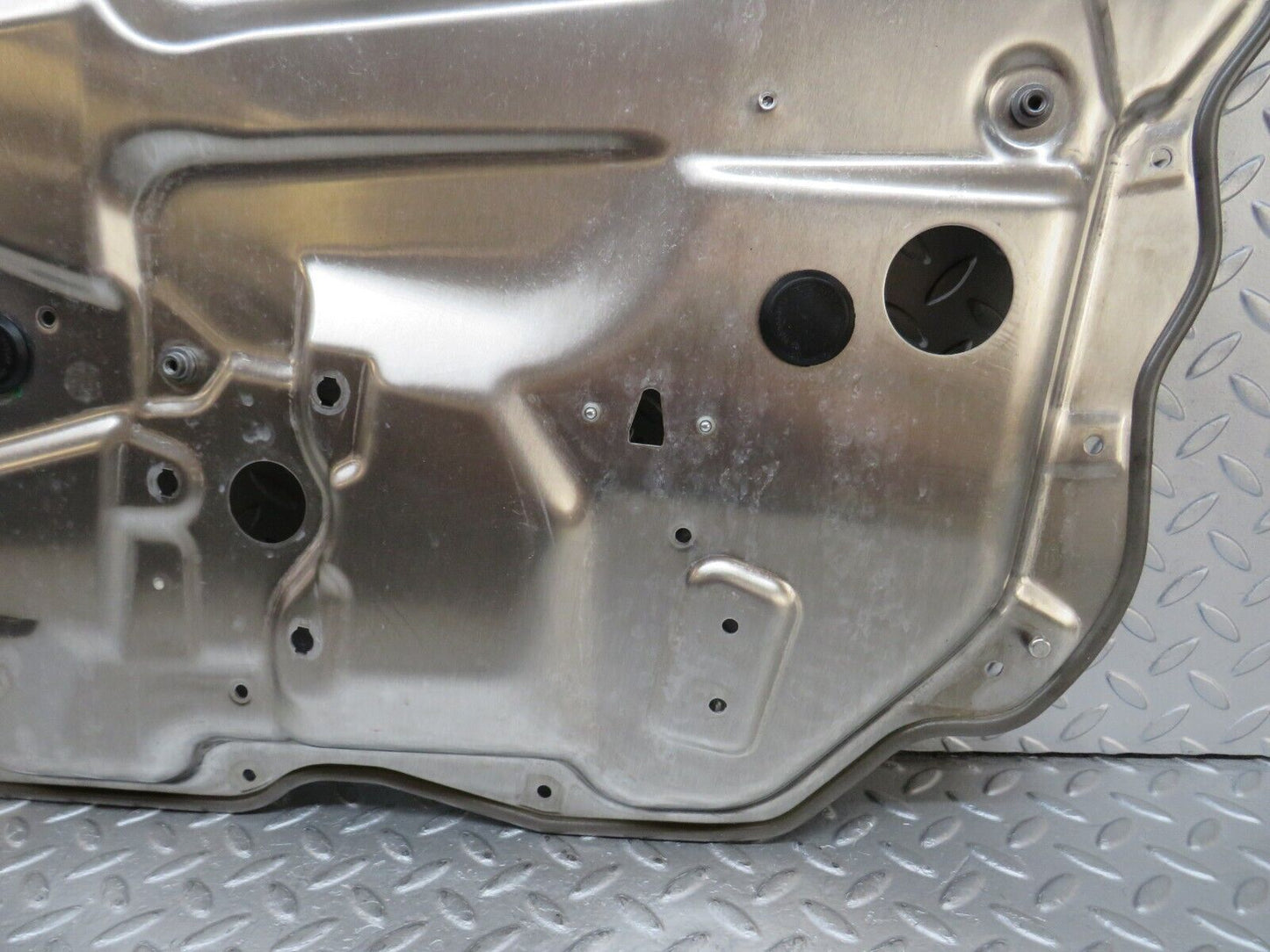 35105 Mercedes-Benz W221 Front Left Window Regulator Support Panel