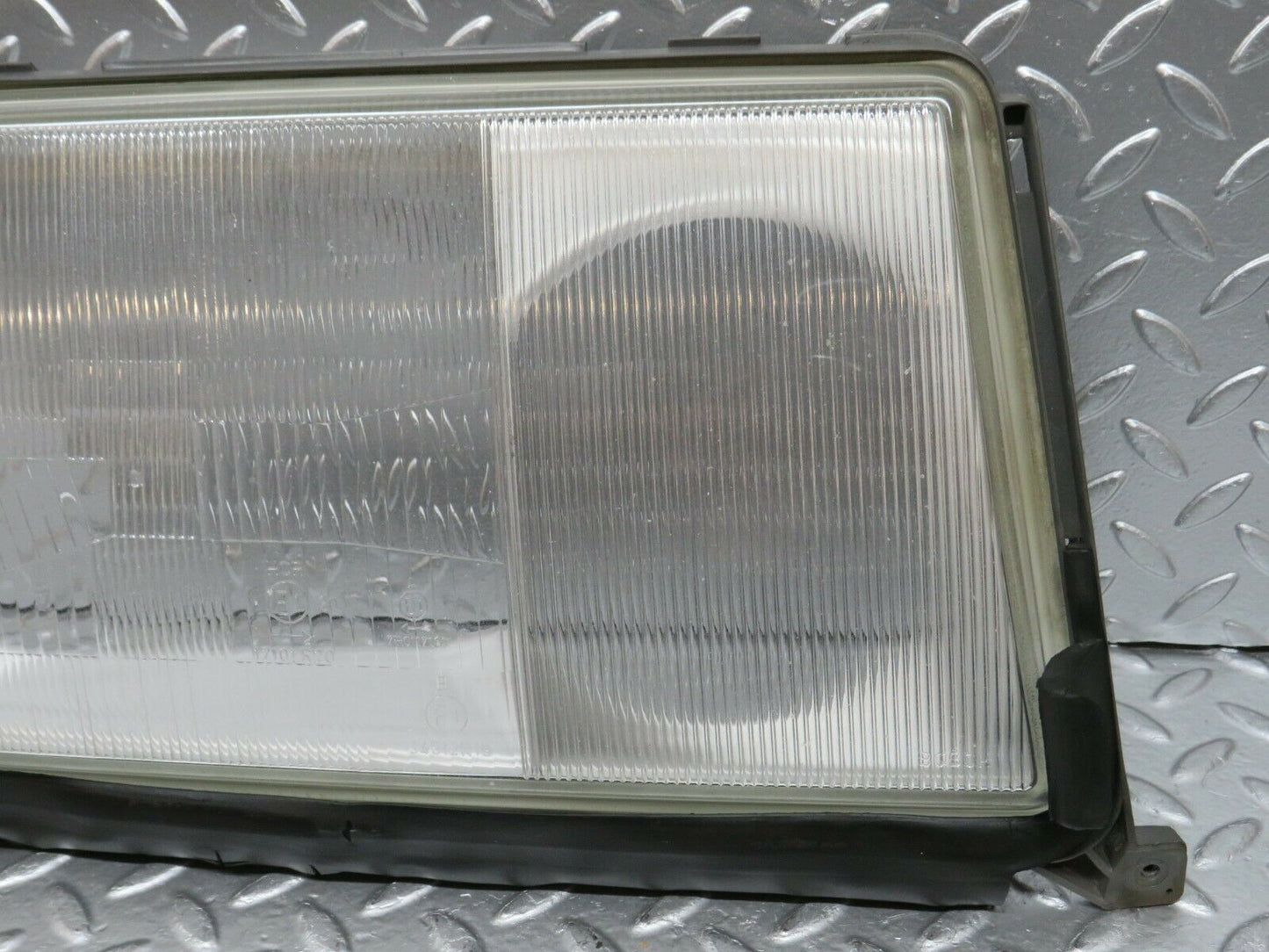 24429 Mercedes-Benz S124 220TE Wagon Headlight Glass Lens Right 1305544028