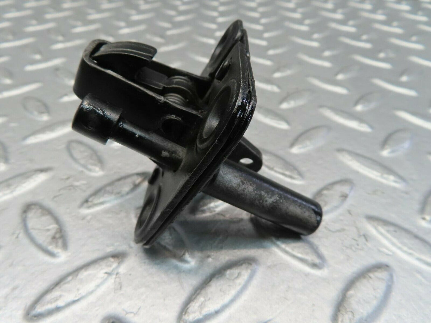 11556 Mercedes-Benz C123 230CE Coupe Bonnet Lock Catch