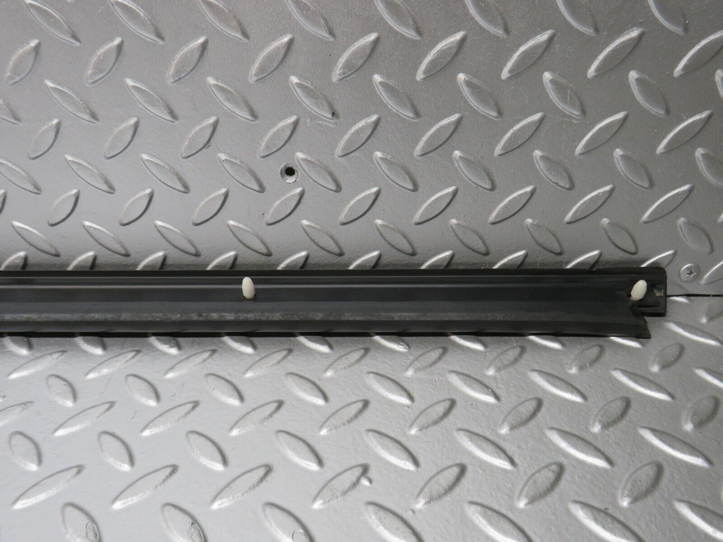 32590 Mercedes-Benz S124 300TE Wagon Door Lower Sealing Rubber Trim Right