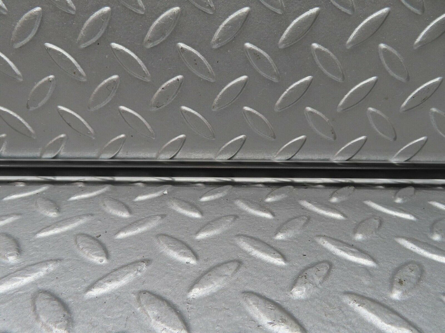 12942 Mercedes-Benz W111 220SE Front Right Door Centre Moulding Trim