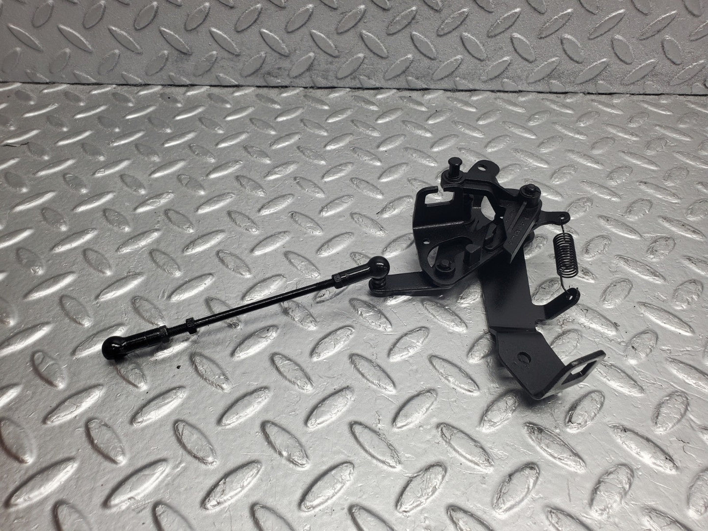 W124 Wagon throttle linkage used OEM