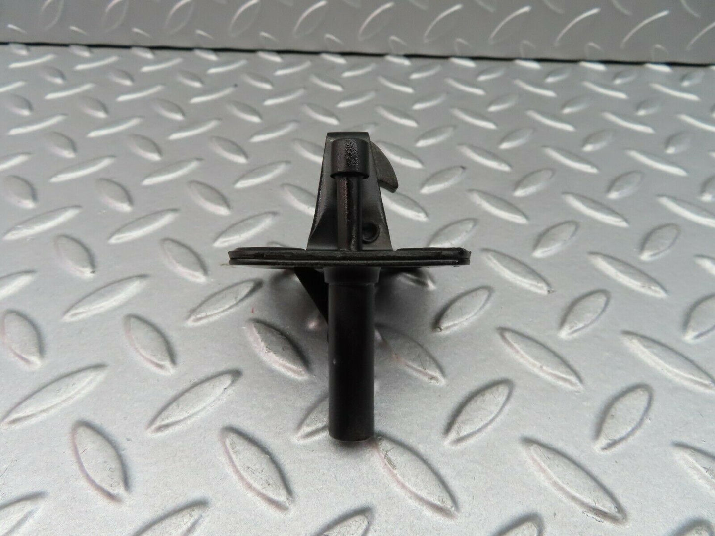 5782 Mercedes-Benz W123 200 Bonnet Lock Catch