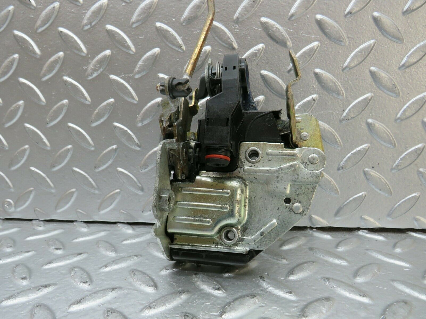24197 Mercedes-Benz S124 220TE Wagon Front Left Door Lock Mechanism