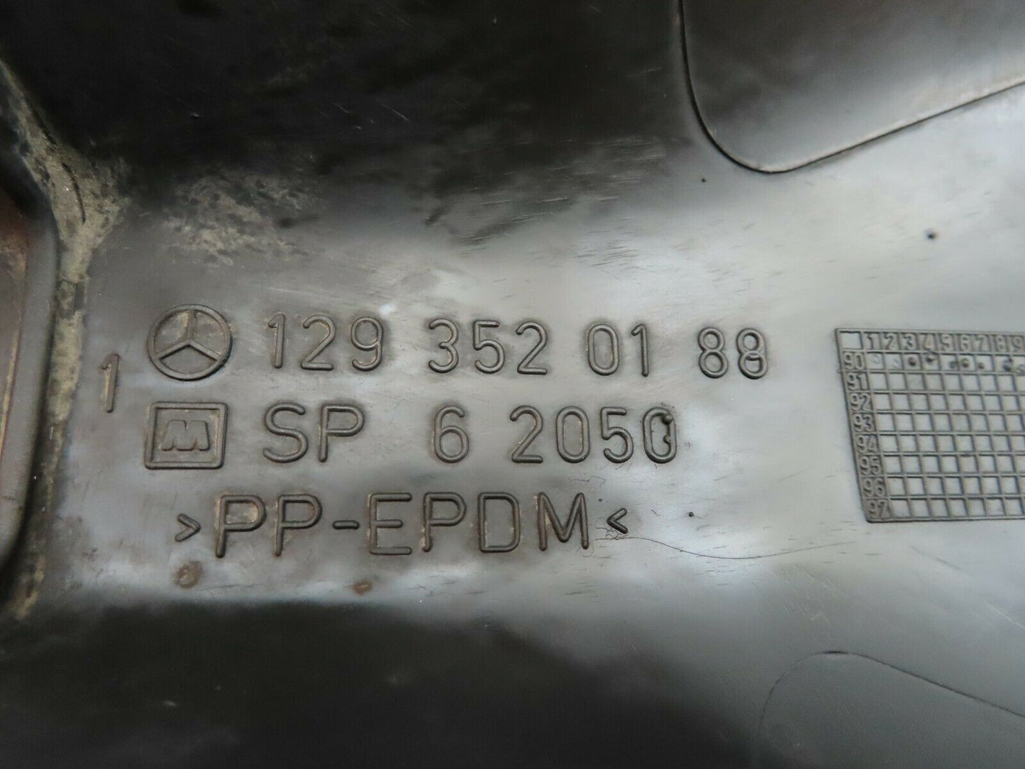 5937 Mercedes-Benz W124 230E Rear Control Arm Cover Pair 1293520188