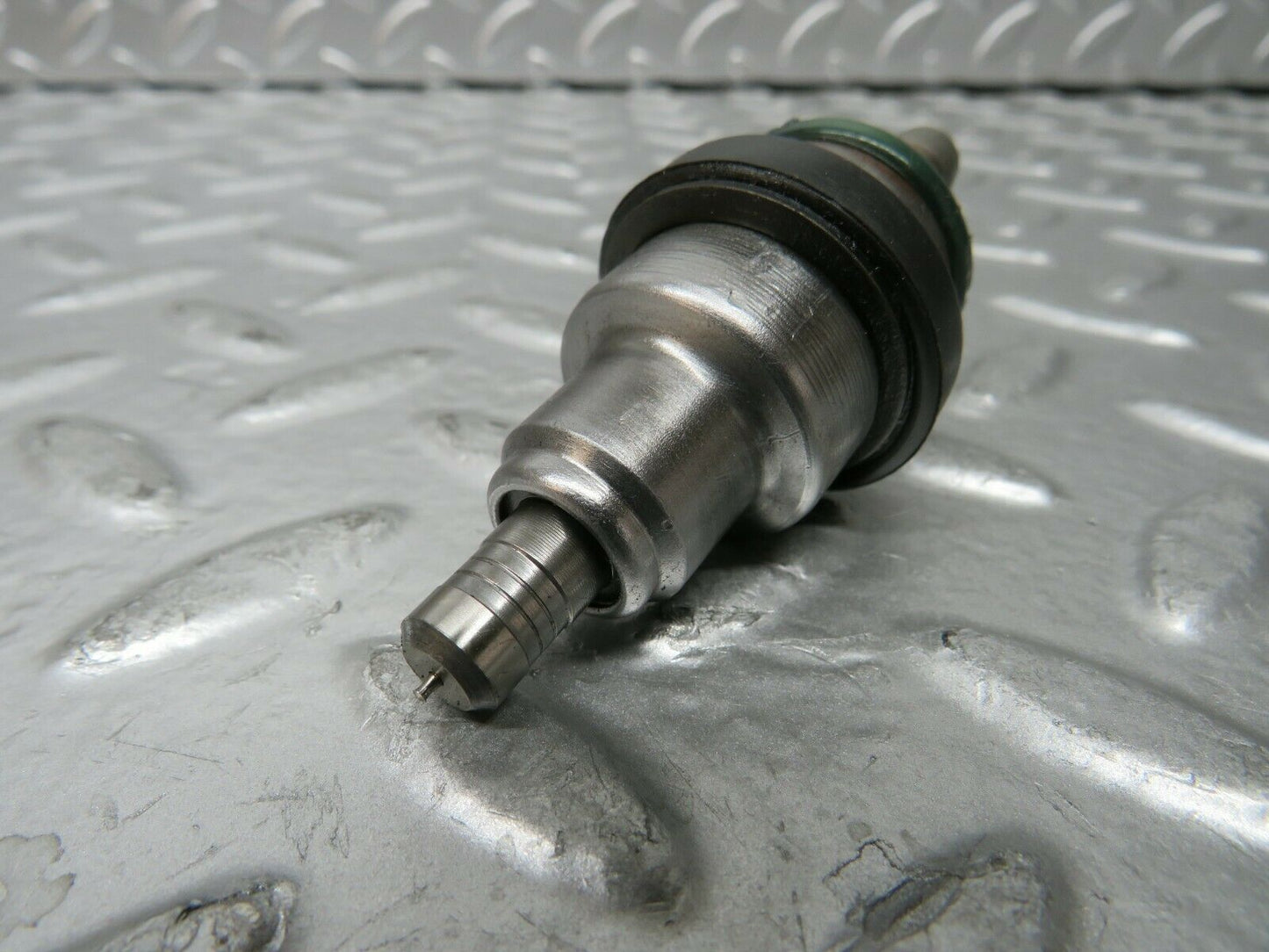 23667 Mercedes-Benz W114 280E Fuel Injector Bosch 0280150014