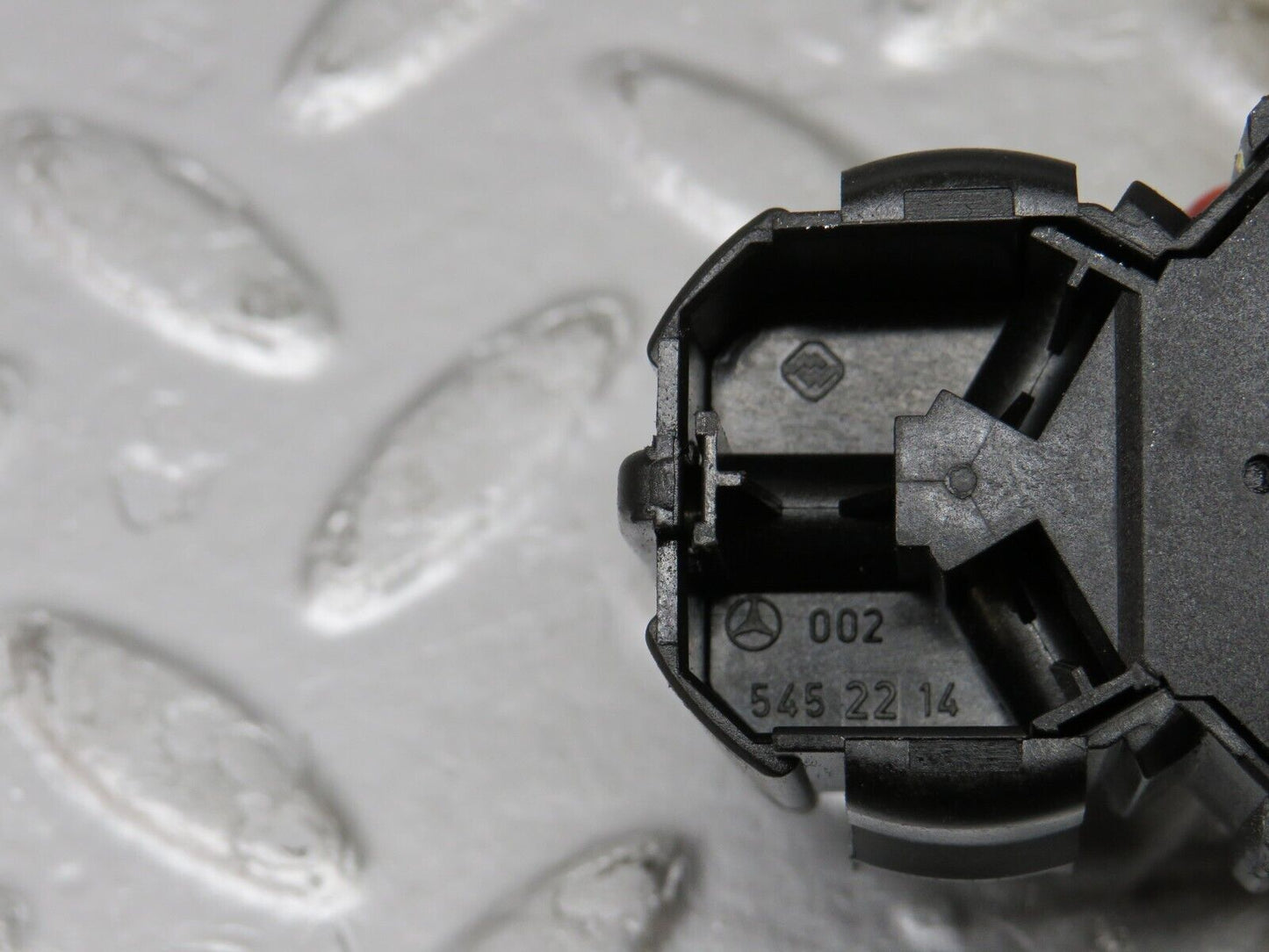 38836 Mercedes-Benz W201 190E 2.6L Kick Down Switch 0025452214