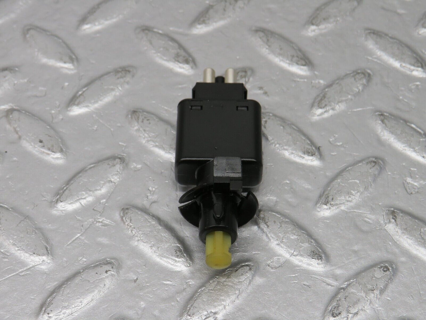 38846 Mercedes-Benz W201 190E 2.6L Brake Light Switch 0005457709