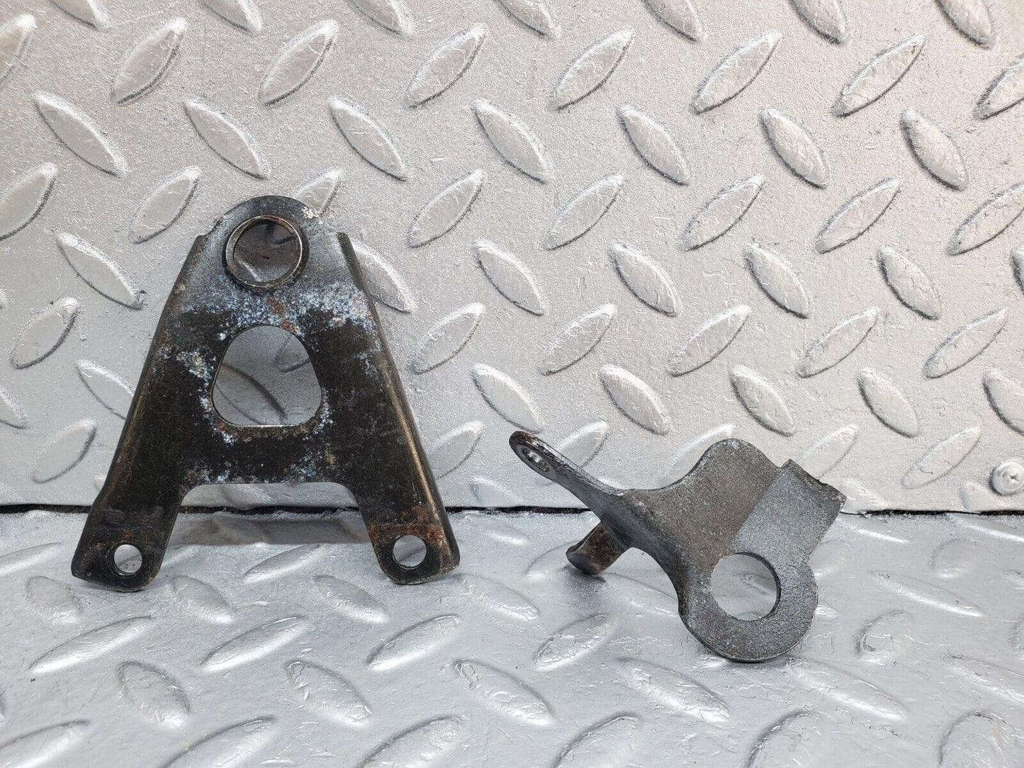 44878 Mercedes-Benz W124 220E Engine Lifting Eyes Hooks