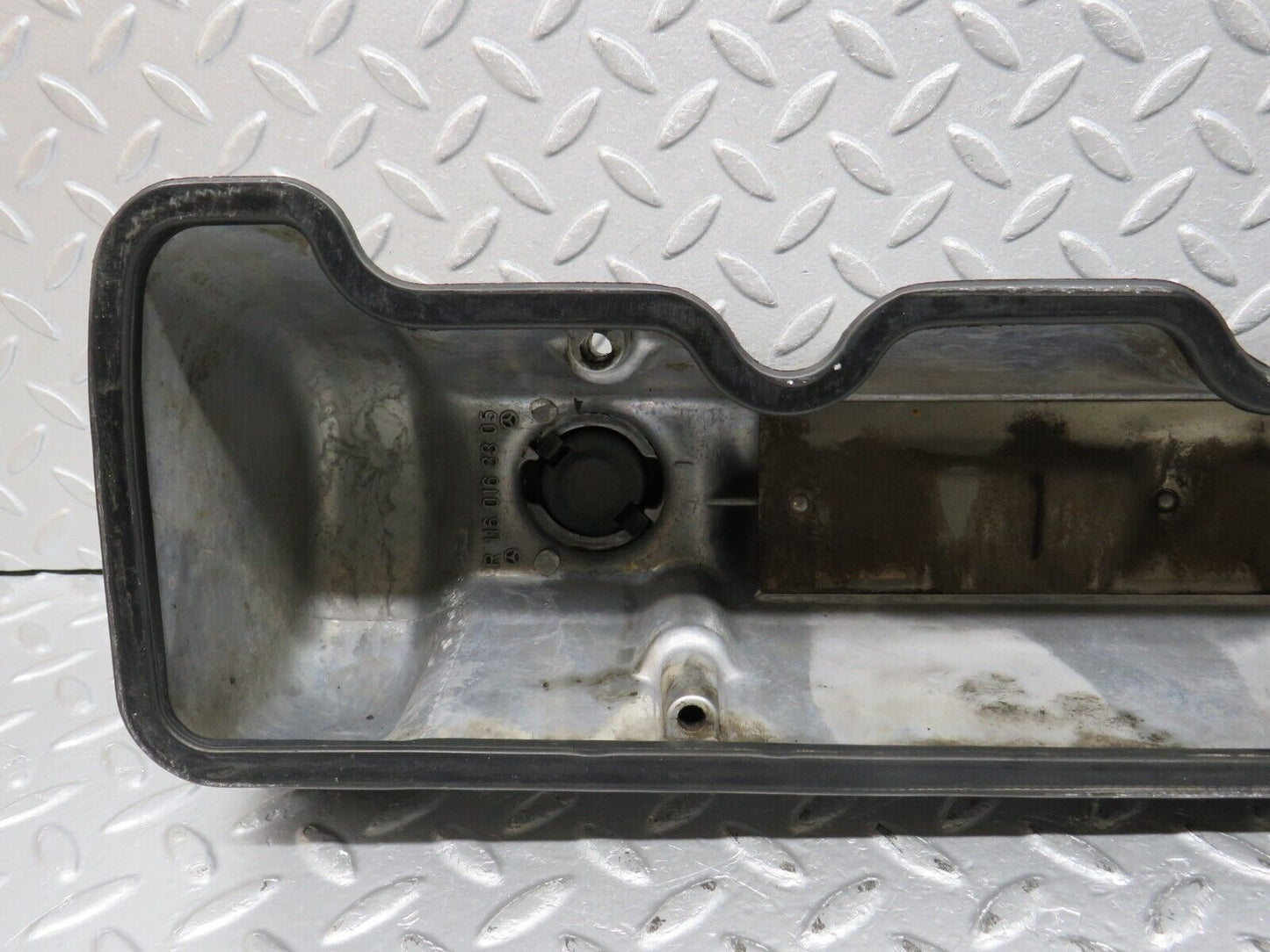 39895 Mercedes-Benz R107 350SL Coupe Cylinder Head Valve Cover Right 1160163305 1160160621