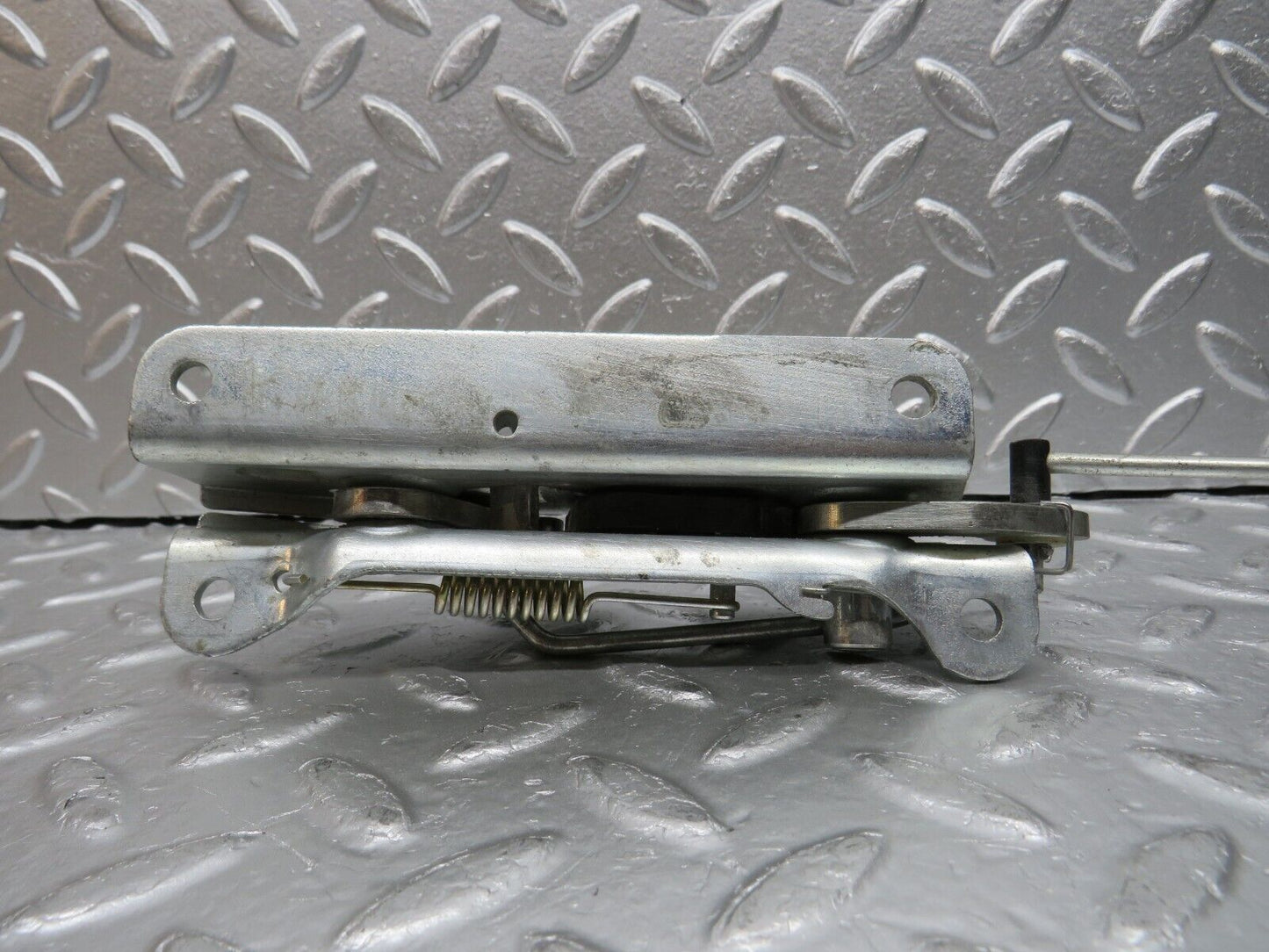 31409 Mercedes-Benz S124 220TE Wagon Rear Left Seat Bench Locking Mechanism