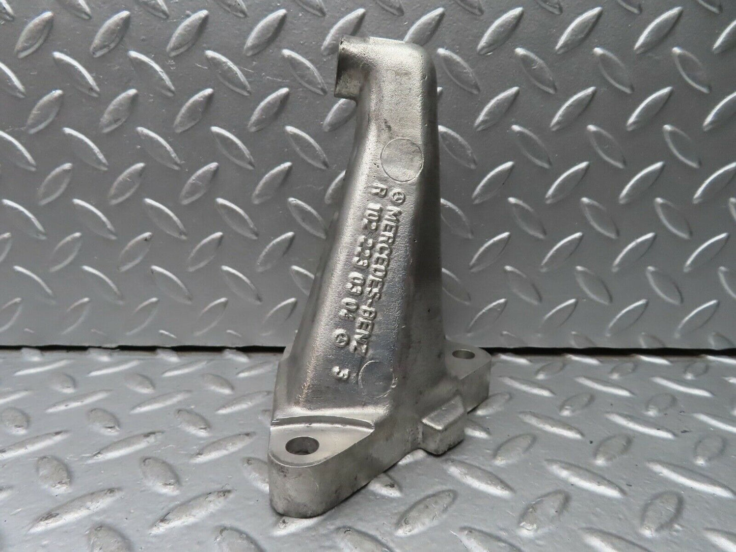 21290 Mercedes-Benz W123 230E Engine Mount Bracket Right Side 1022230304