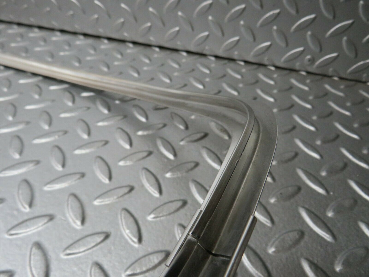 23404 Mercedes-Benz W116 350SE Front Windscreen Chrome Frame