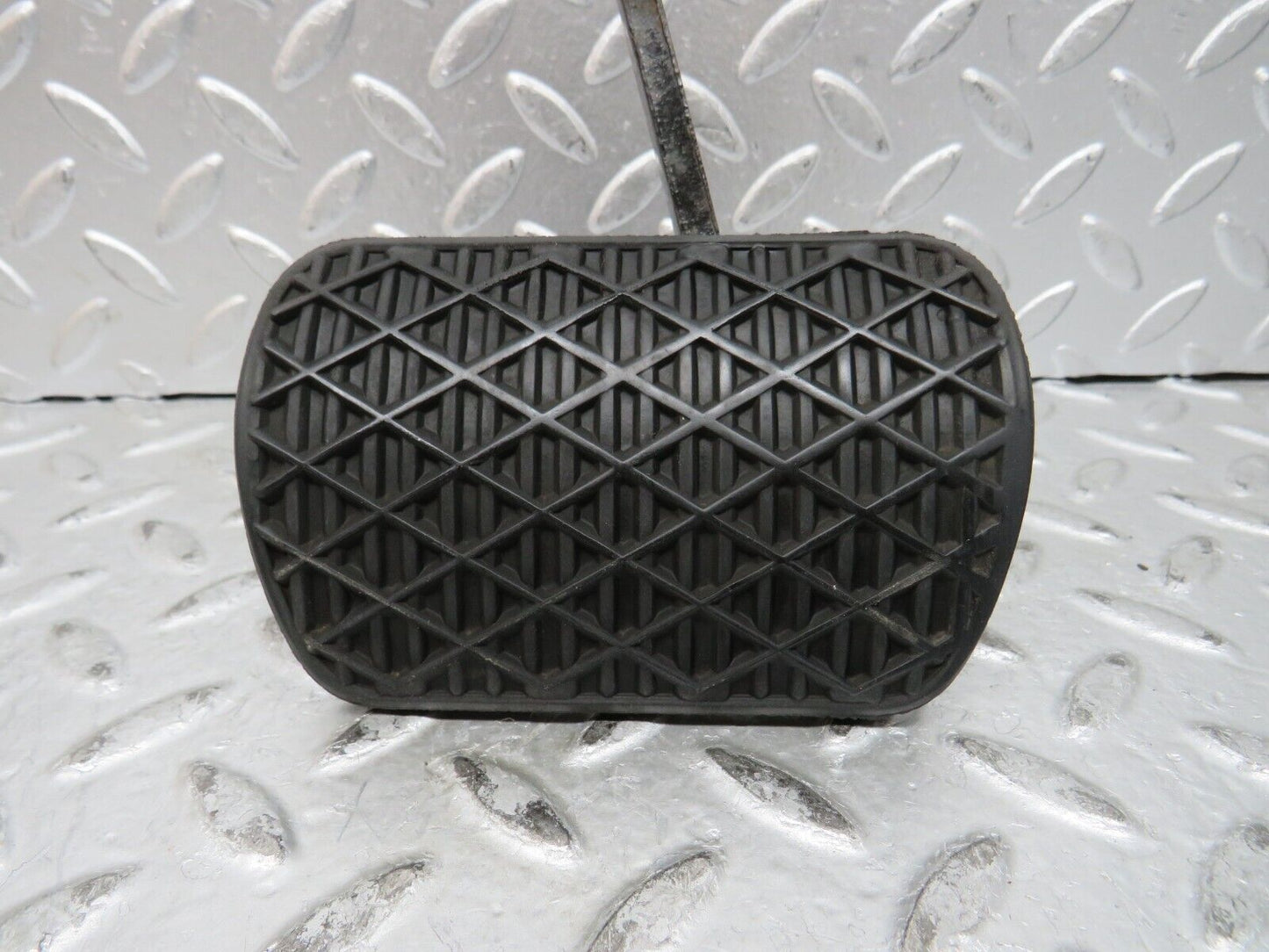 28597 Mercedes-Benz W123 230E Brake Pedal With Rubber 1232910082