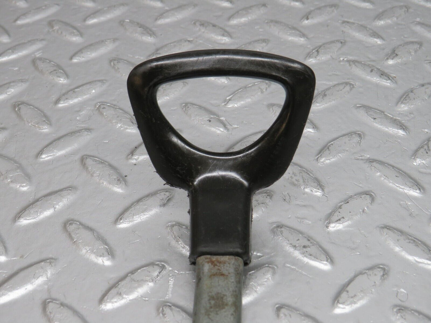 33203 Mercedes-Benz C107 R107 Front Right Seat Sliding Adjust Handle