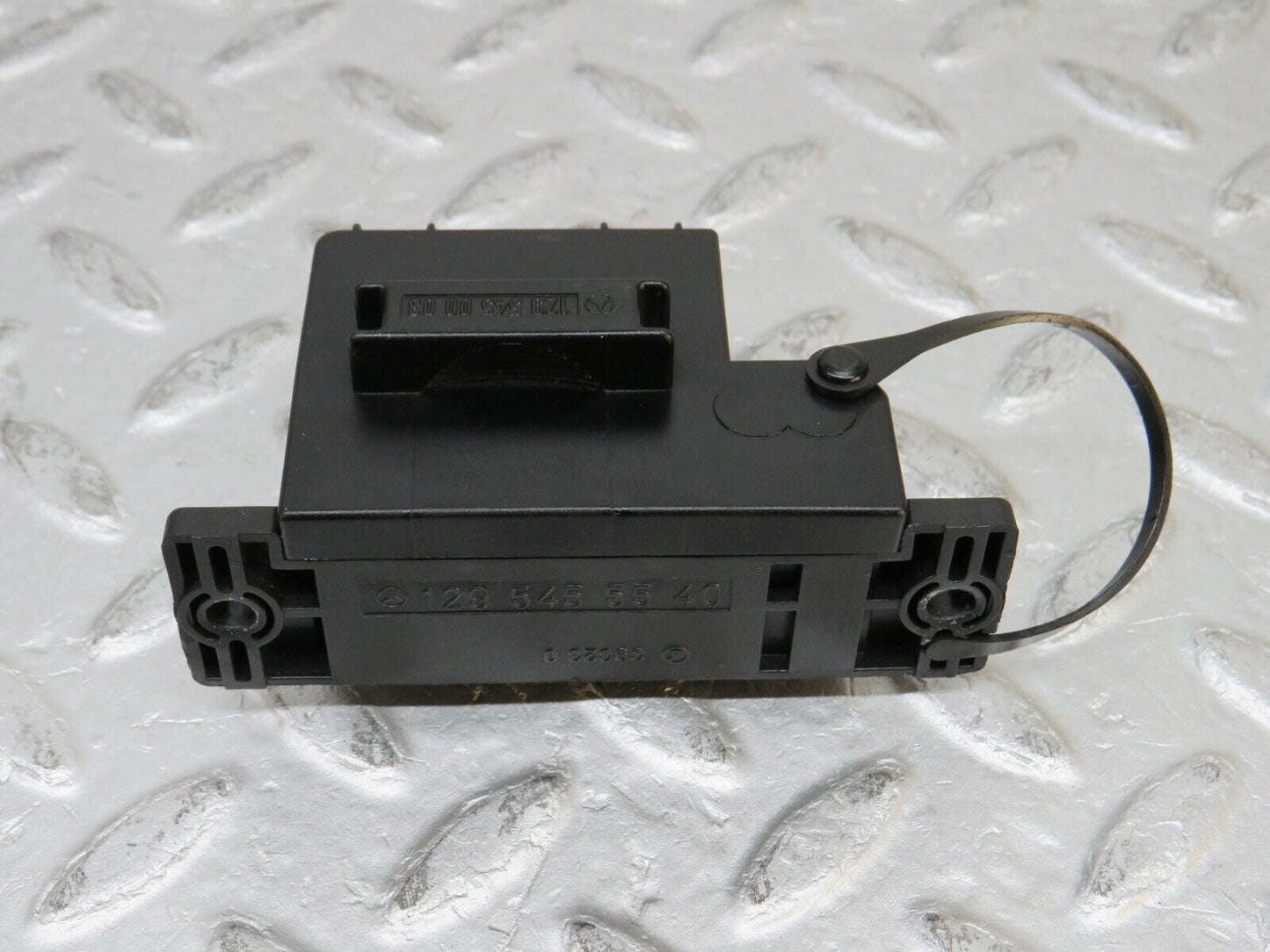 37917 Mercedes-Benz A124 320E Cabriolet Diagnostic Connector 1295455540 1295450003