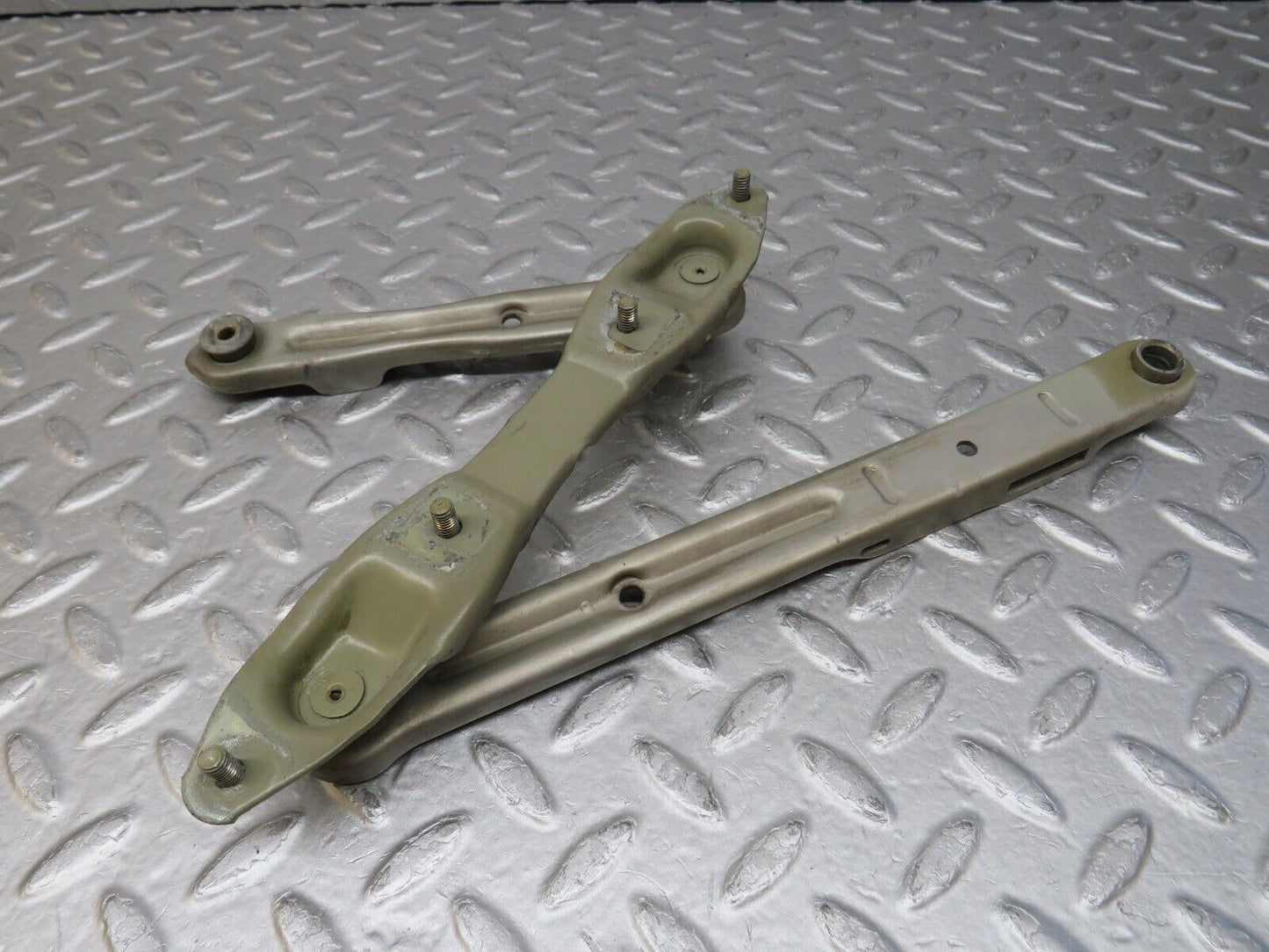36537 Mercedes-Benz W201 190E 2.0L Bonnet Hinge Right Side