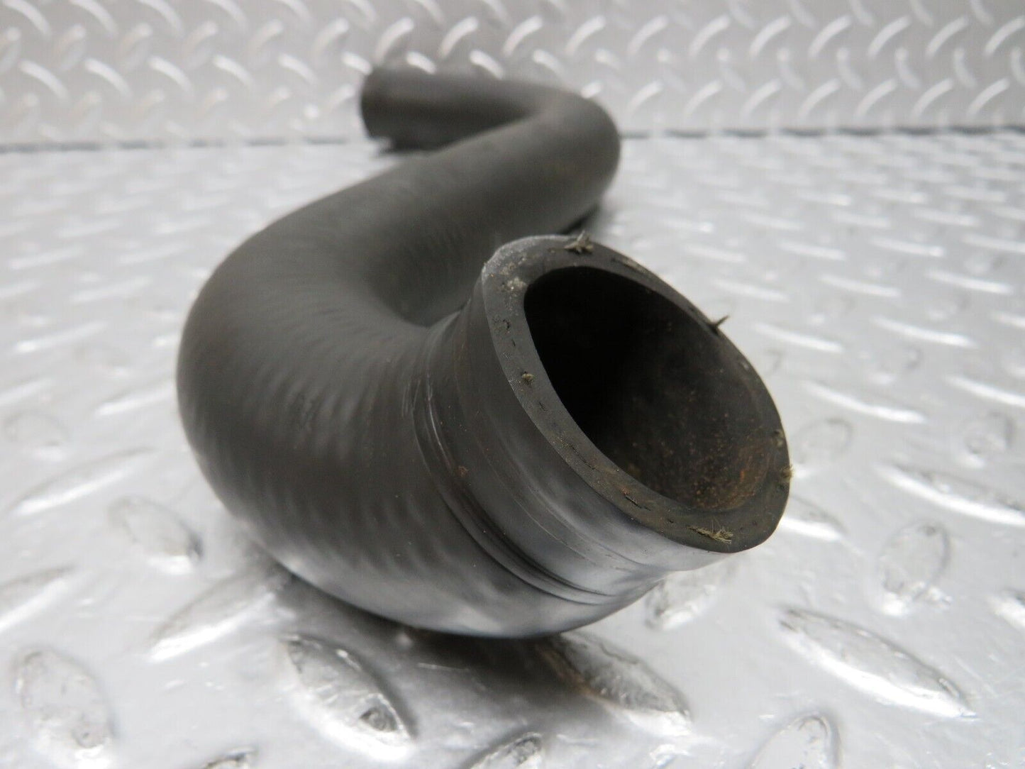 31061 Mercedes-Benz W123 200D Radiator Hose 1235010082