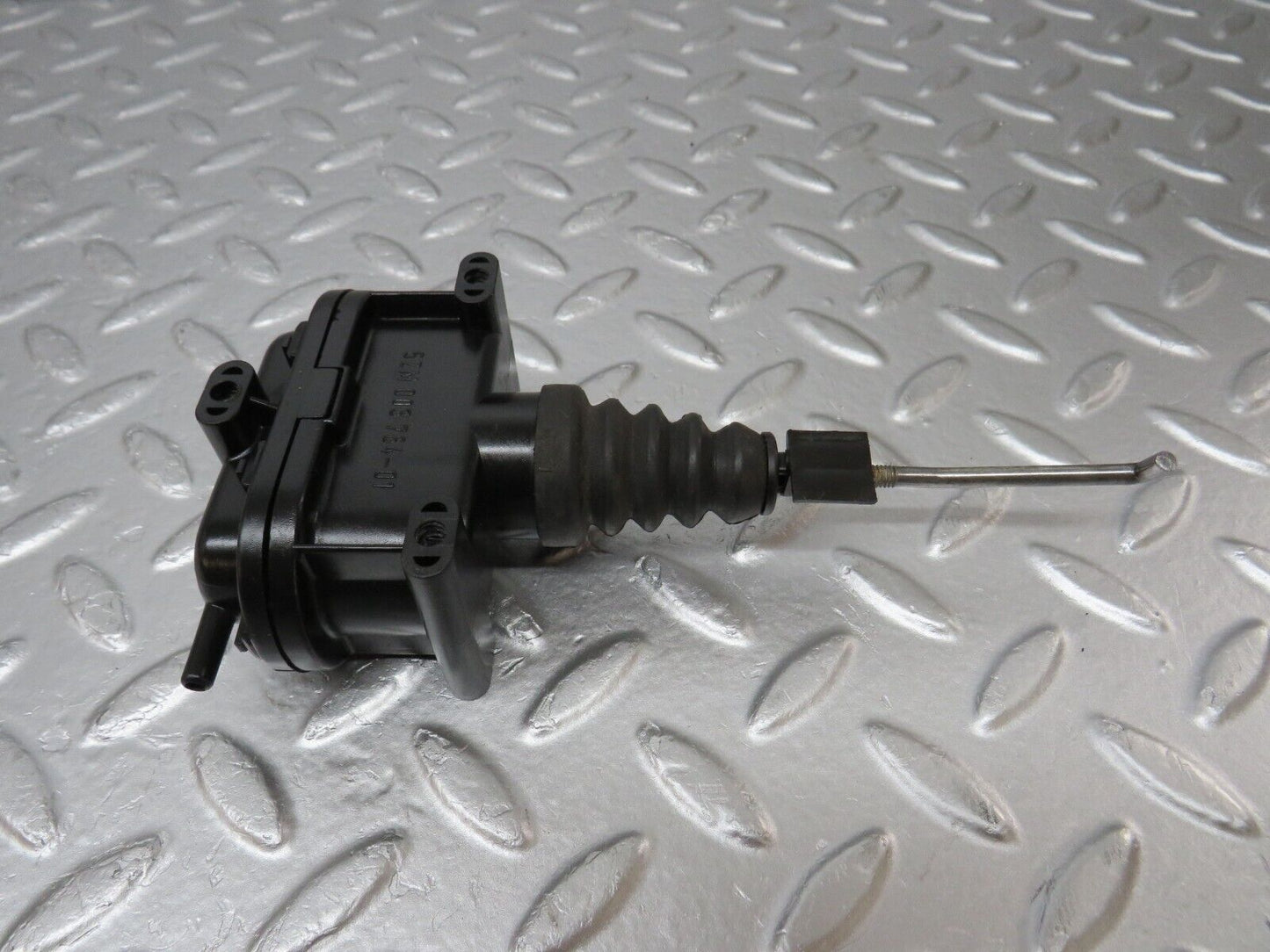 34332 Mercedes-Benz C126 380SEC Coupe Door Lock Vacuum Actuator Left Side