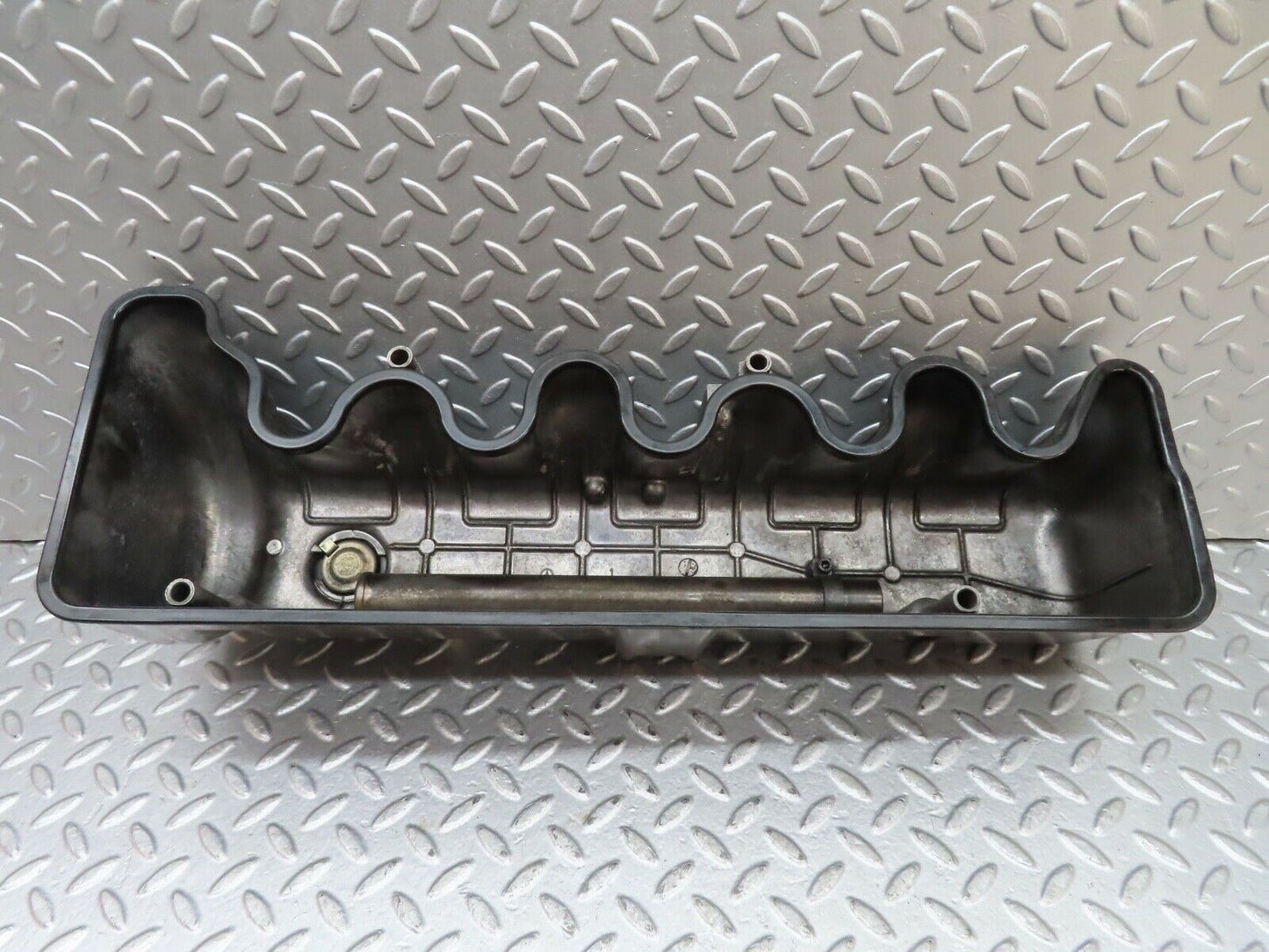 19271 Mercedes-Benz W123 300D Cylinder Head Valve Cover 6170160305