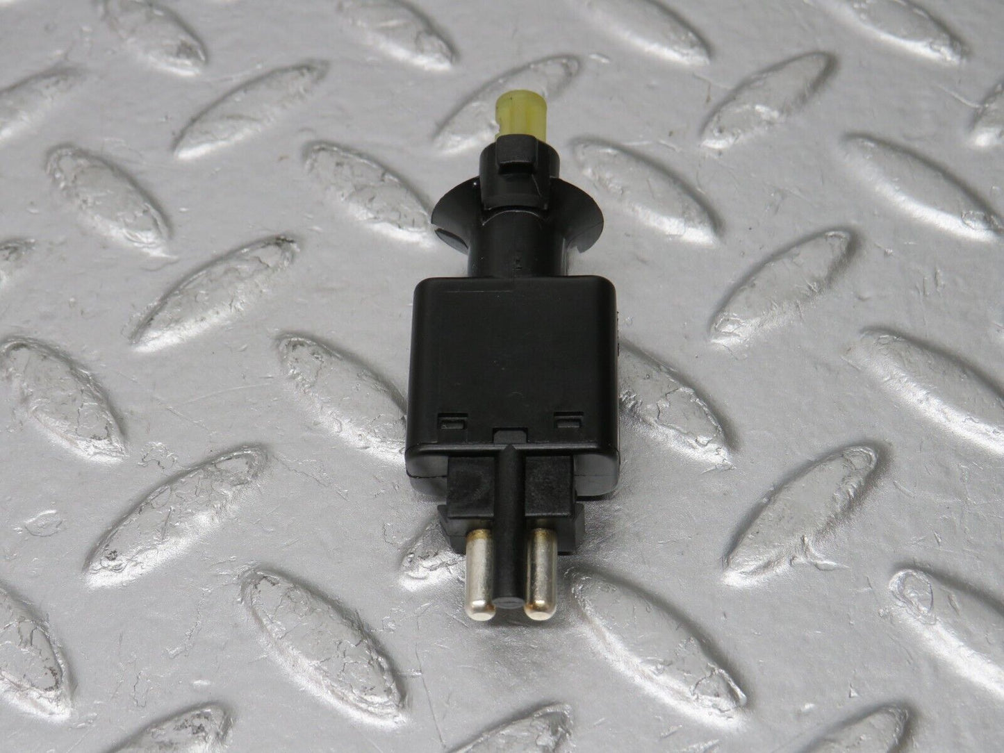 33472 Mercedes-Benz W202 C180 Brake Light Switch 0005457709
