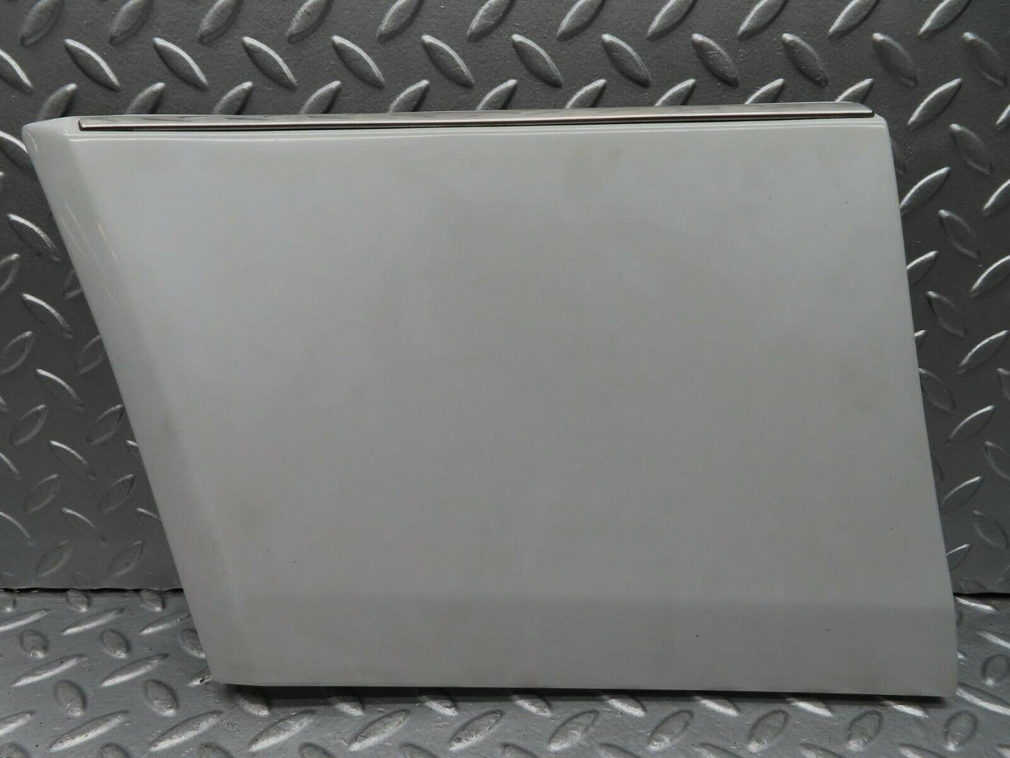 16325 Mercedes-Benz W124 260E Front Left Fender Wing Lower Moulding Trim 1246901340
