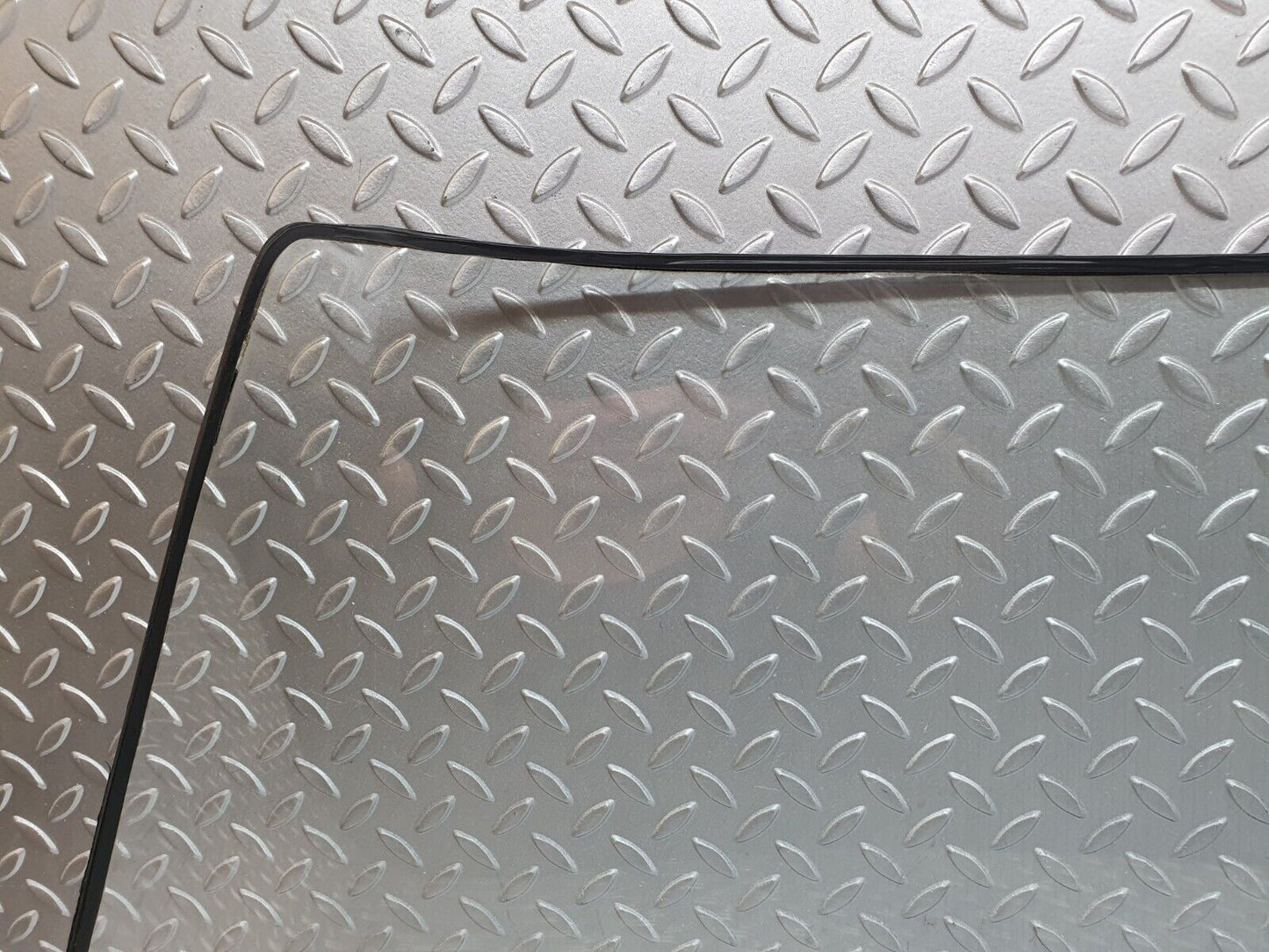 43217 Mercedes-Benz W108 280SE Rear Heated Windscreen
